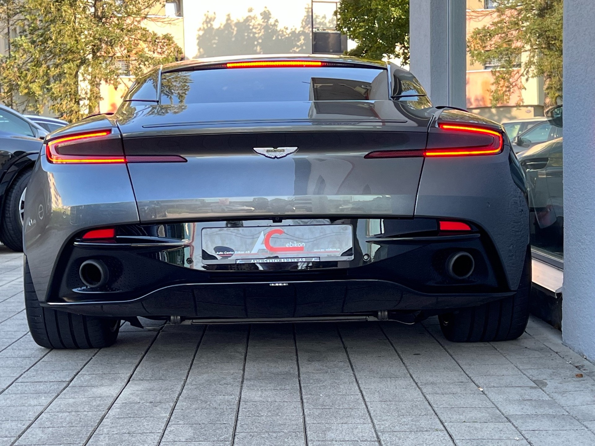 ASTON MARTIN DB11 V12 Launch Edition Touchtronic 3-image-4