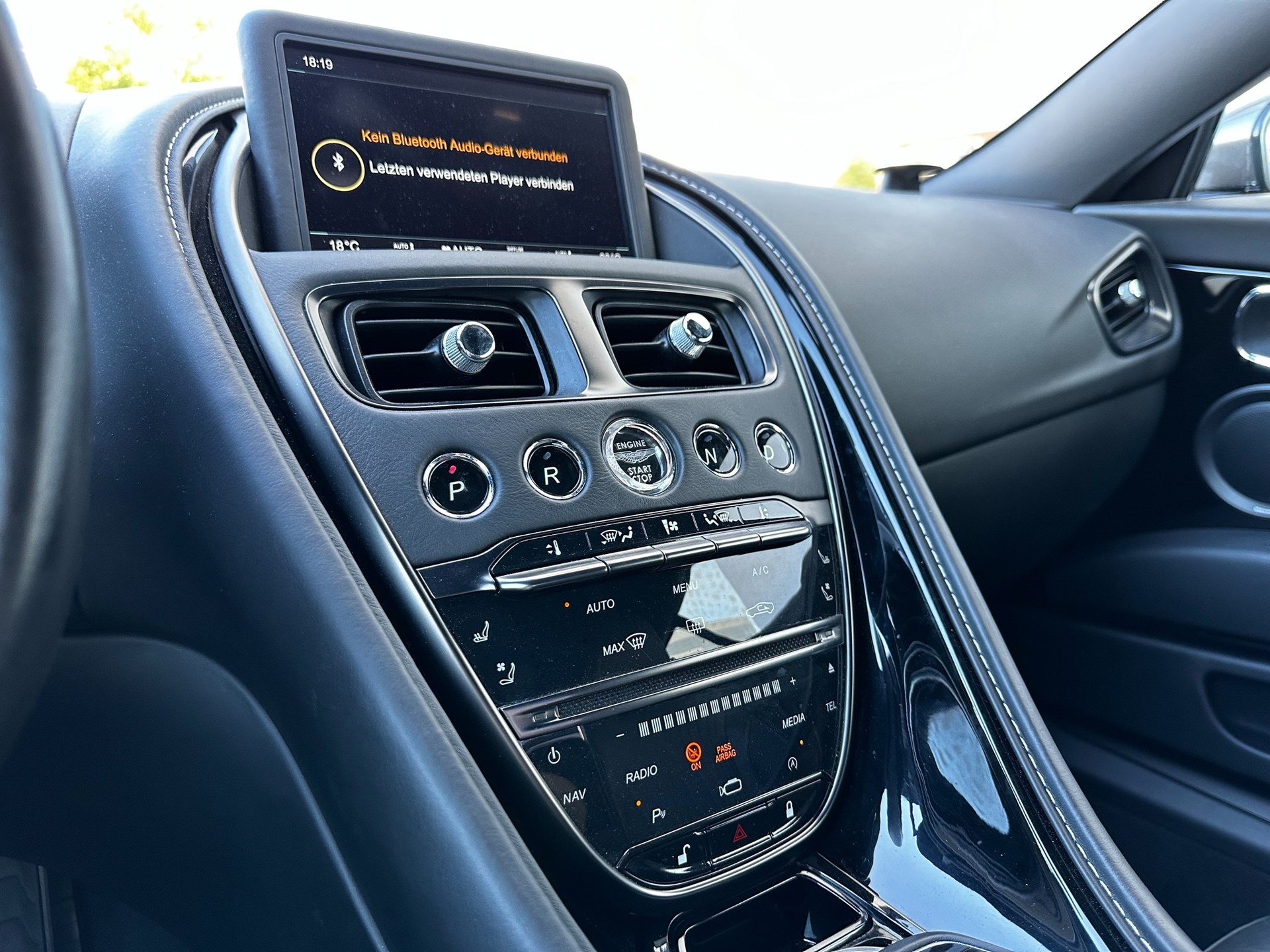 ASTON MARTIN DB11 V12 Launch Edition Touchtronic 3-image-13
