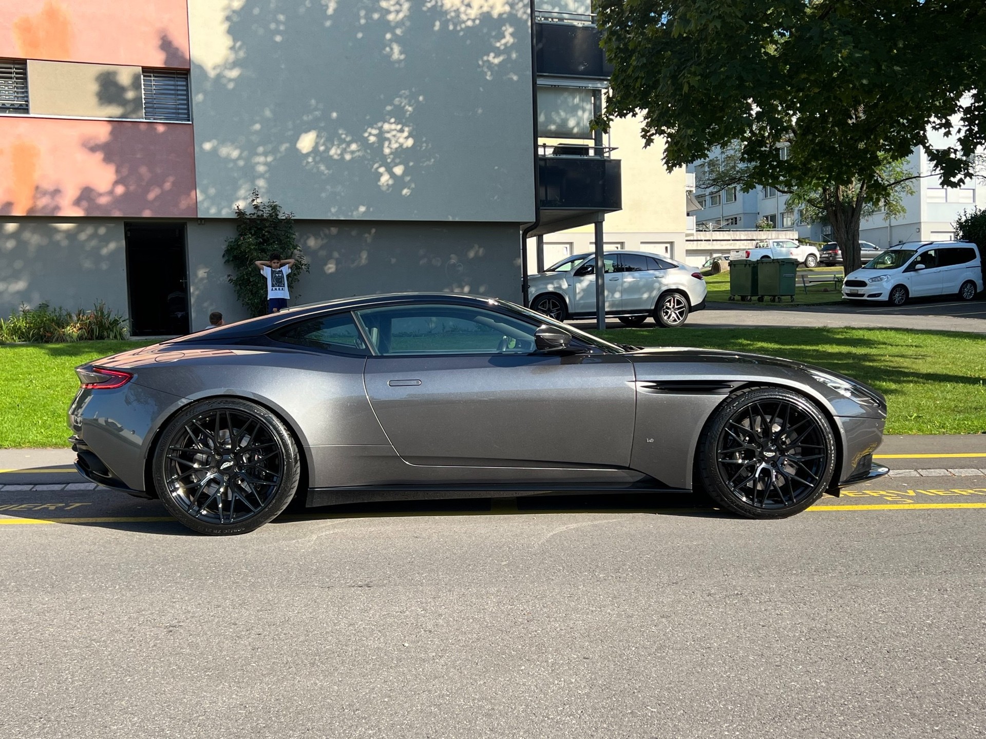 ASTON MARTIN DB11 V12 Launch Edition Touchtronic 3-image-8
