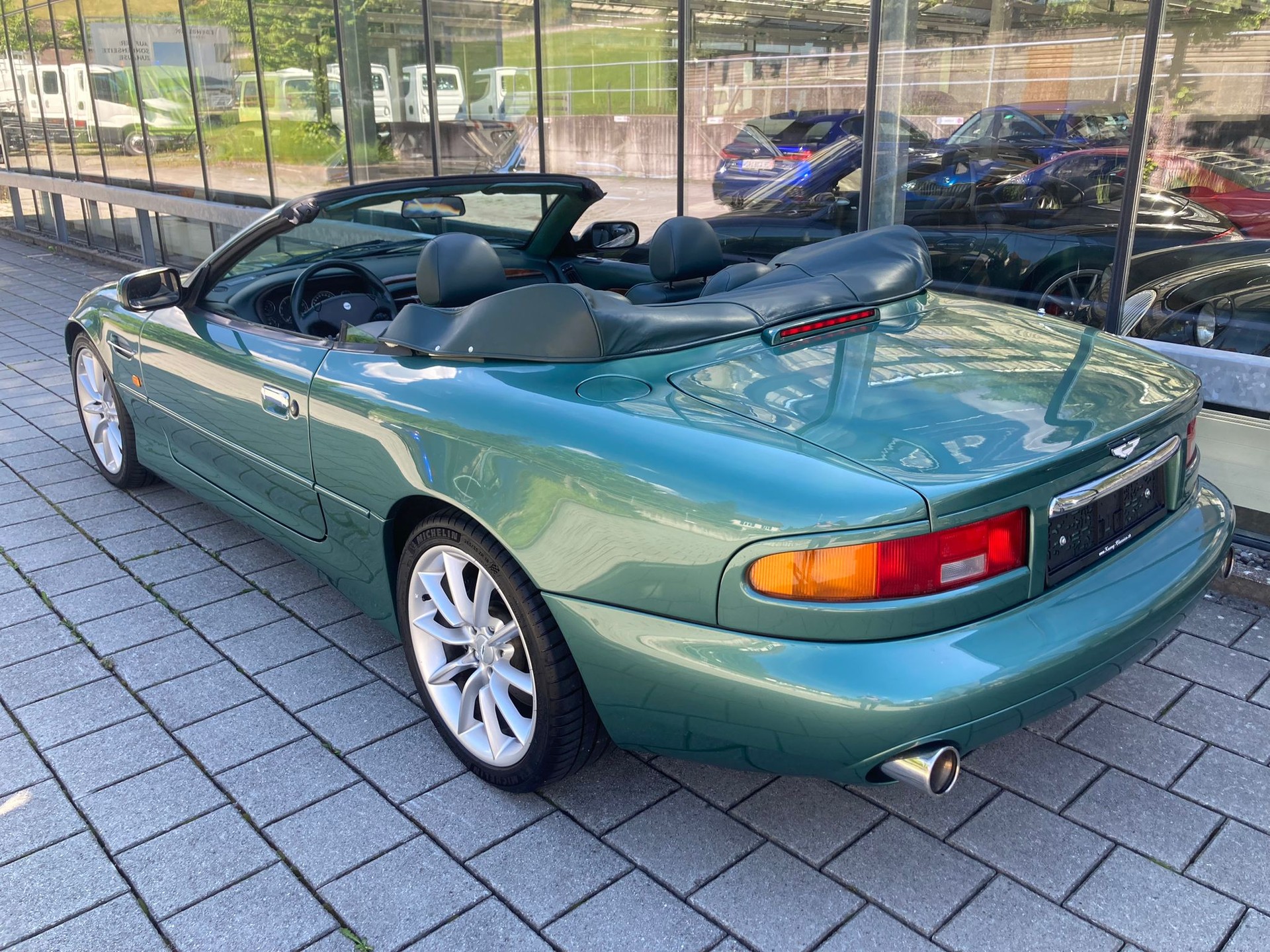 ASTON MARTIN DB7 Vantage Volante-image-4