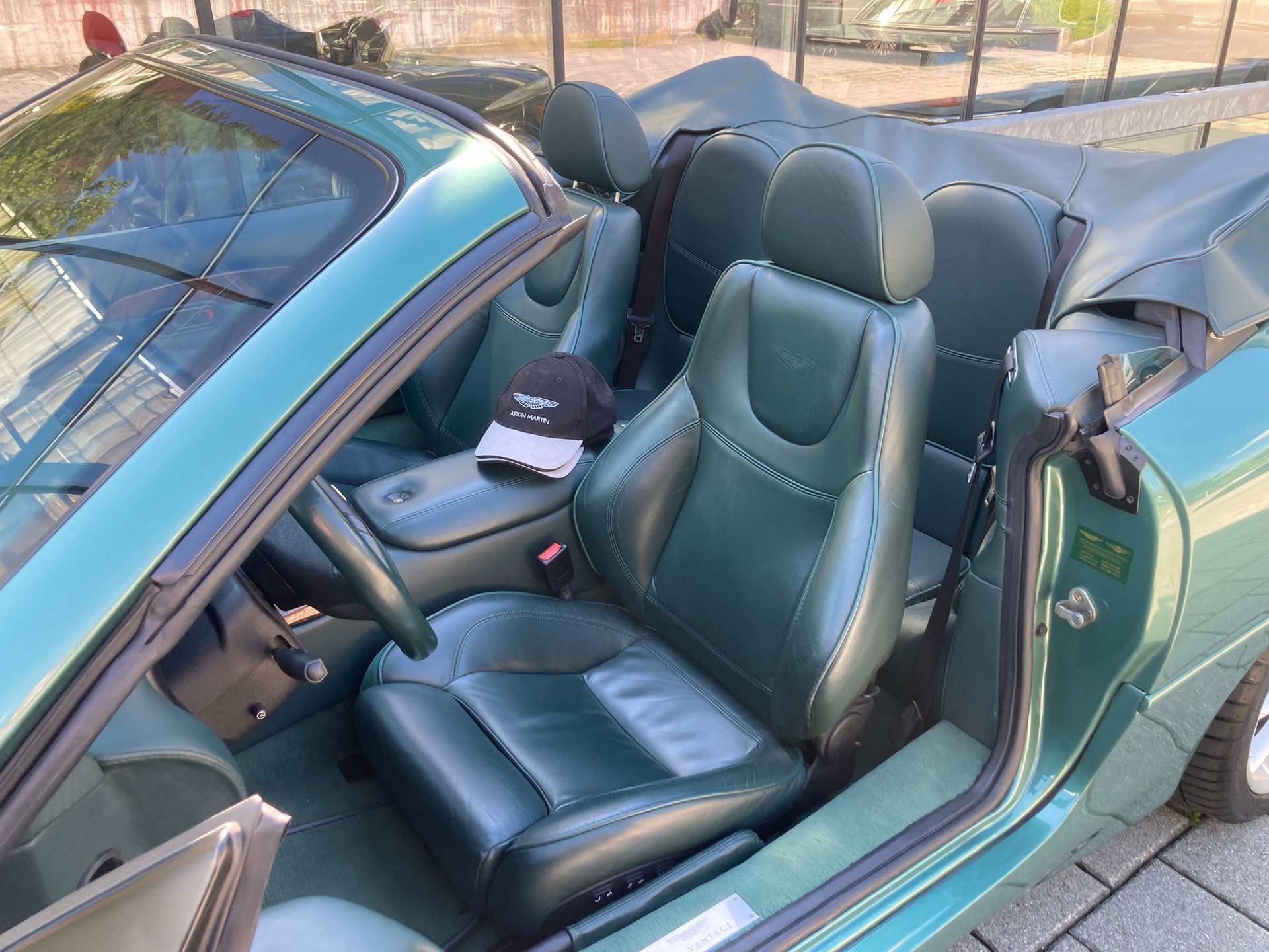 ASTON MARTIN DB7 Vantage Volante-image-17