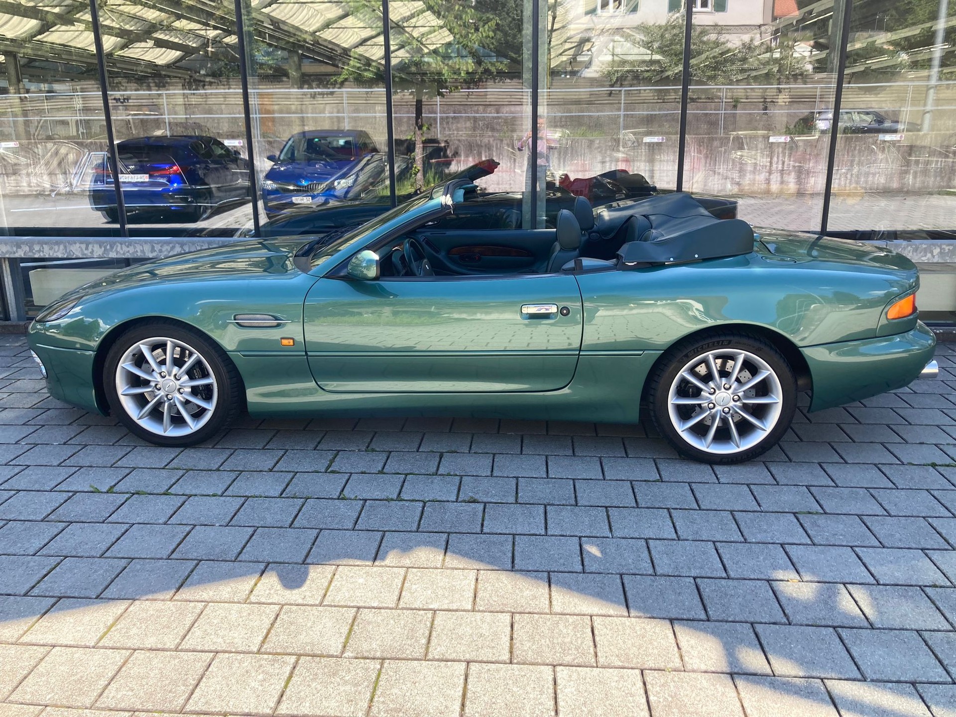 ASTON MARTIN DB7 Vantage Volante-showroom-element-3