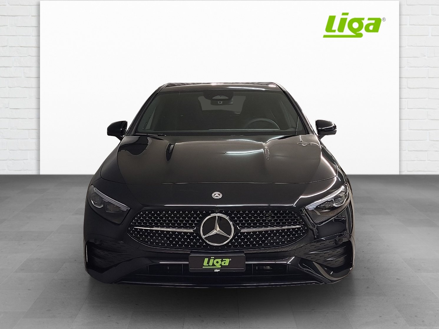 MERCEDES-BENZ A 200 AMG Line Night Star-showroom-element-2