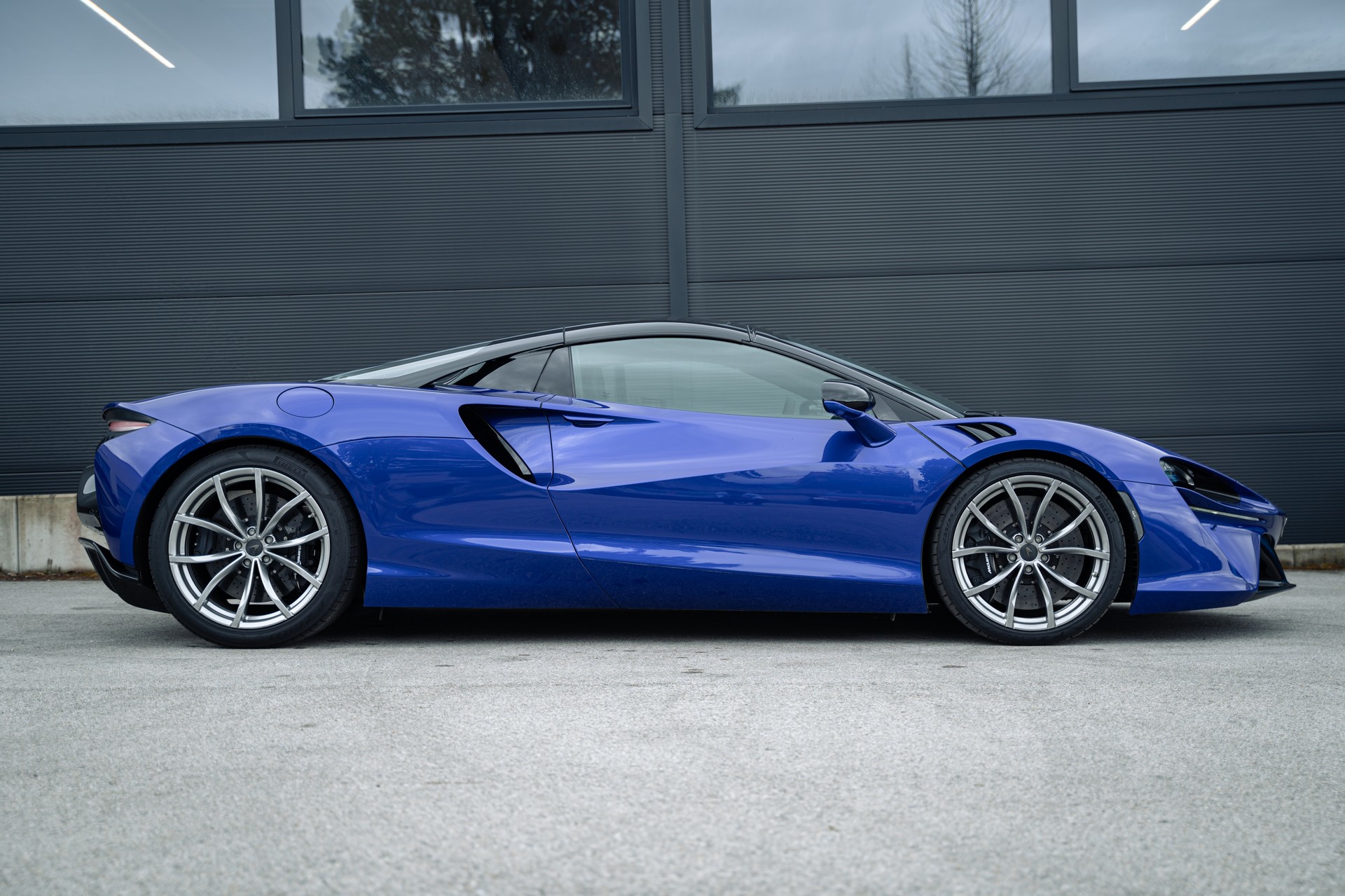 McLAREN ARTURA Spider-image-3