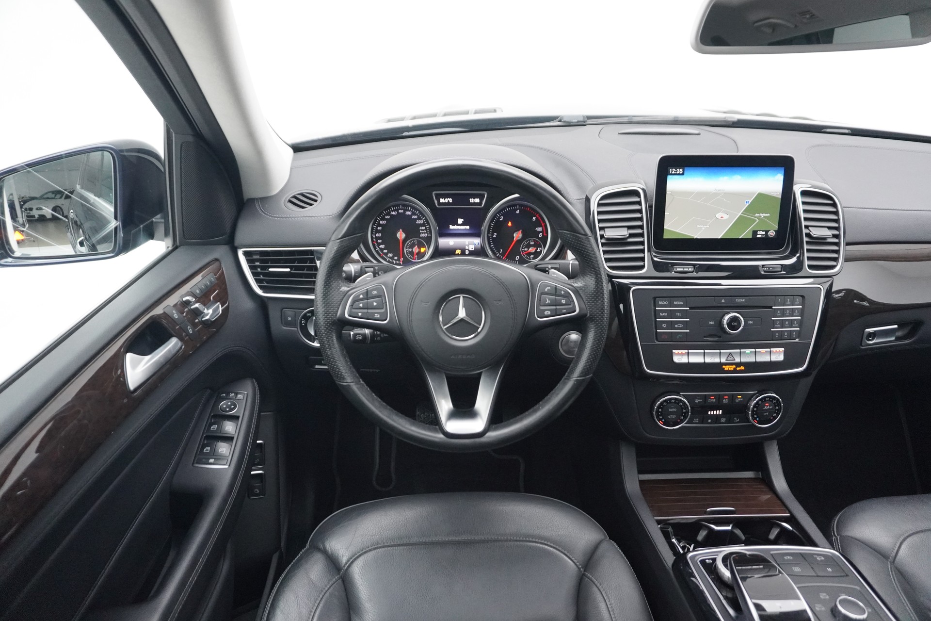 MERCEDES-BENZ GLS 350 d 4Matic 9G-TRONIC-image-19