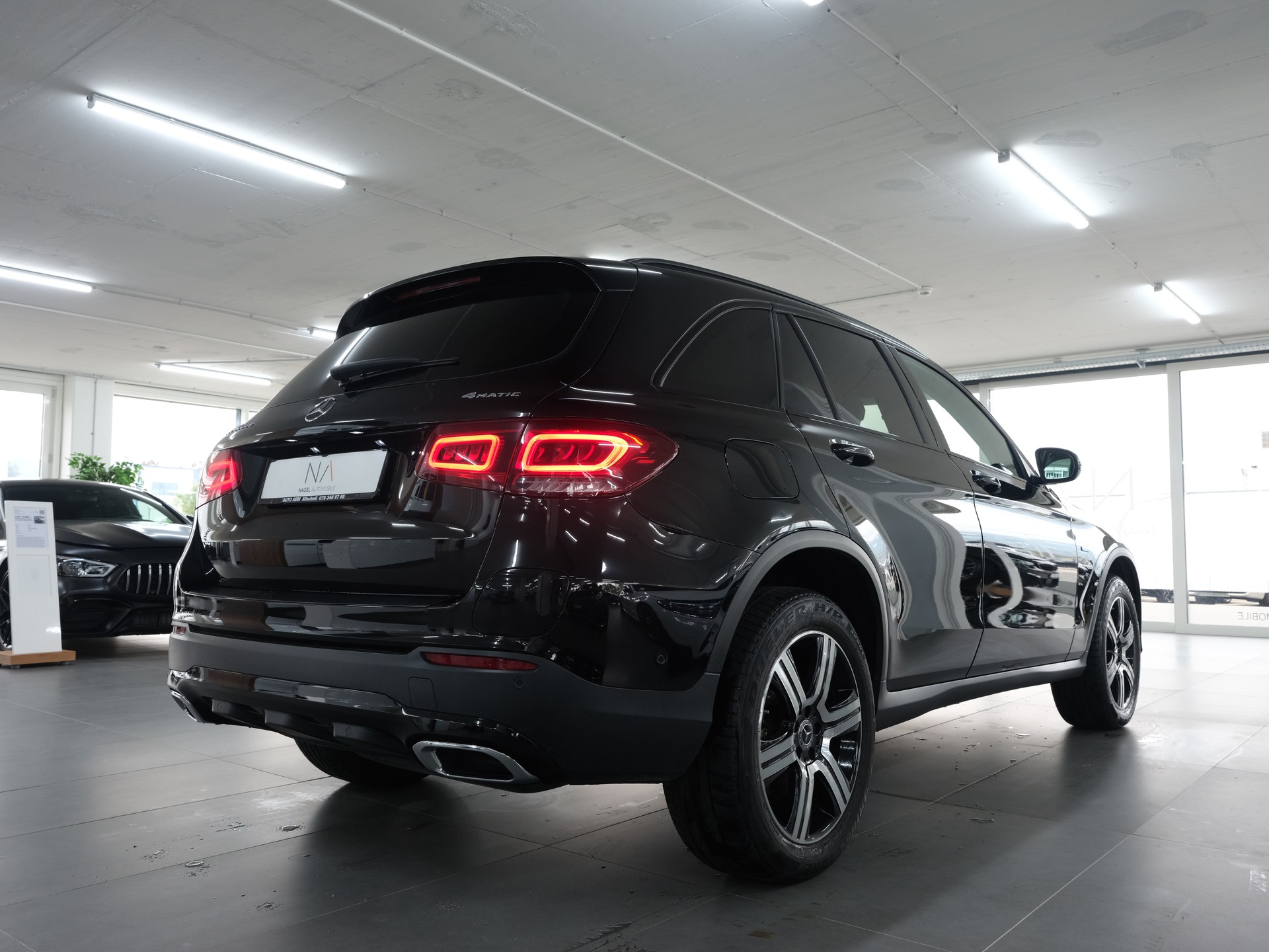MERCEDES-BENZ GLC 300 de 4Matic 9G-Tronic-showroom-element-2