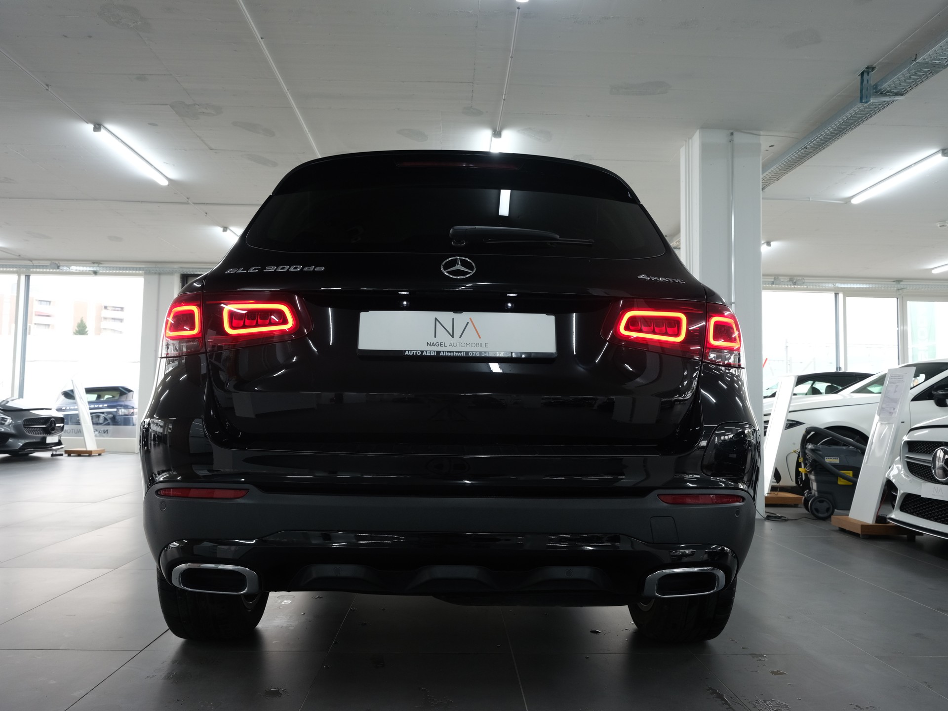 MERCEDES-BENZ GLC 300 de 4Matic 9G-Tronic-showroom-element-3