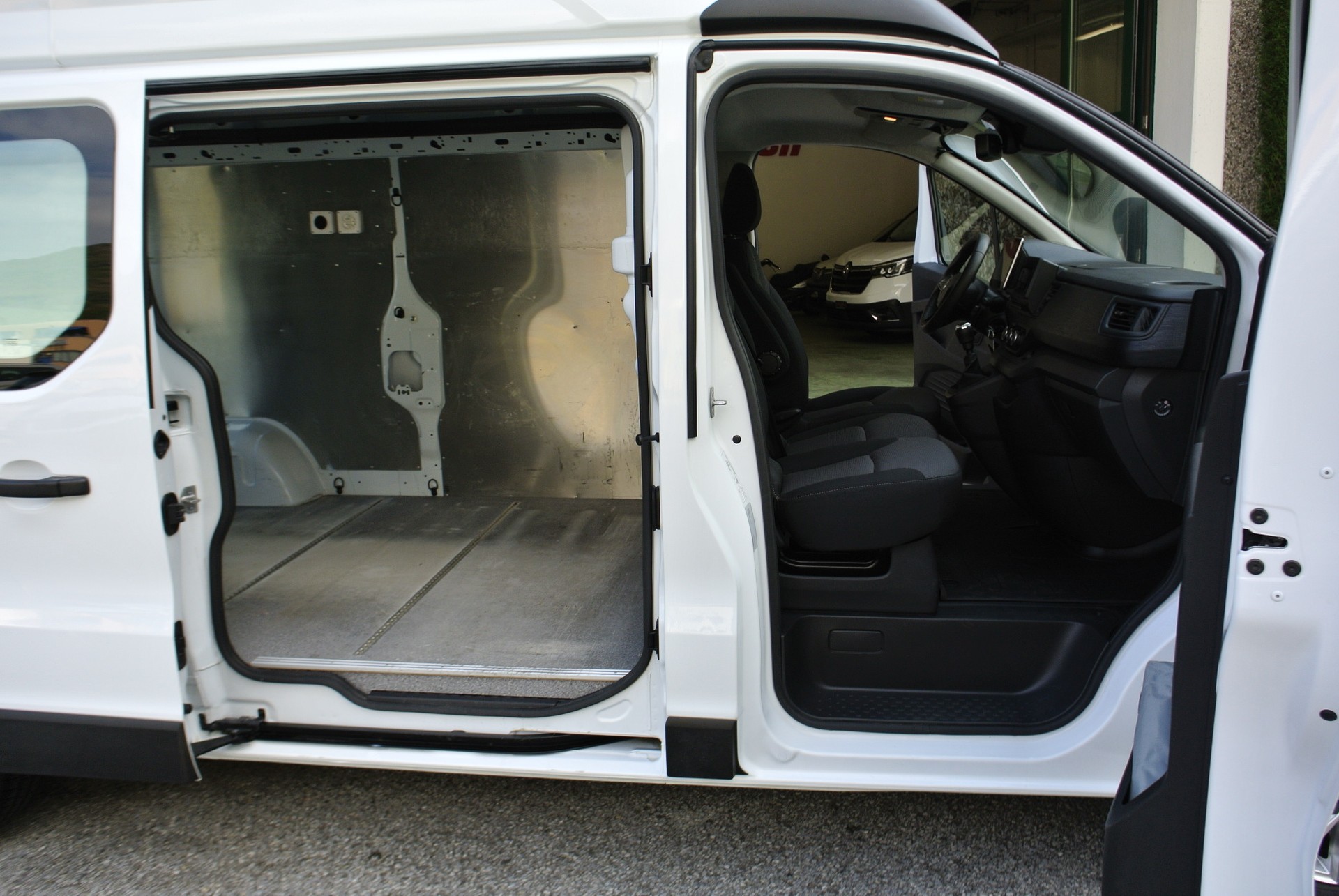 RENAULT Trafic 2.0 Blue dCi 150 3.5t Advance L2H2 IP-image-18