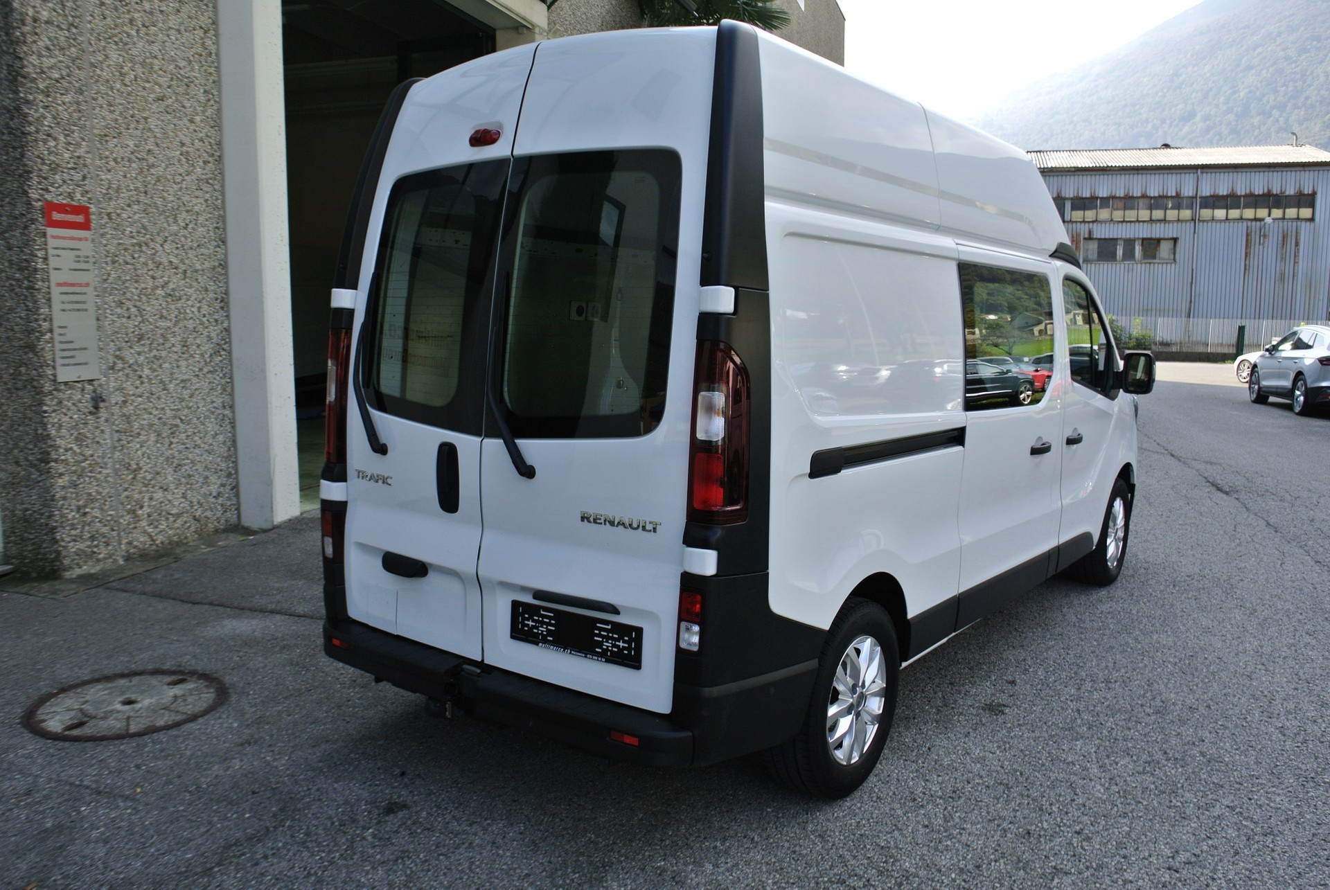 RENAULT Trafic 2.0 Blue dCi 150 3.5t Advance L2H2 IP-image-9