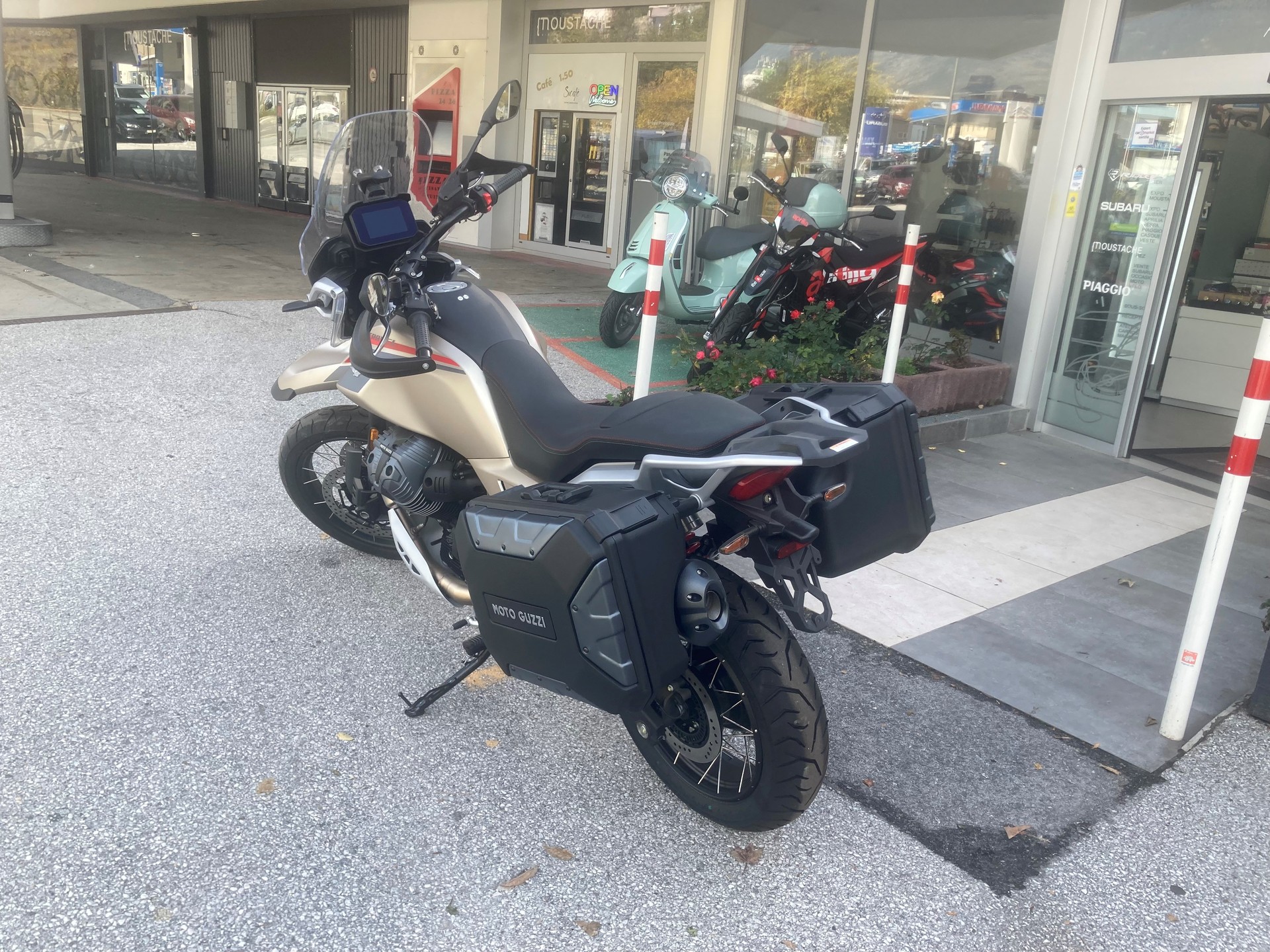 MOTO GUZZI V85 TT E5+ Travel Pack-image-1
