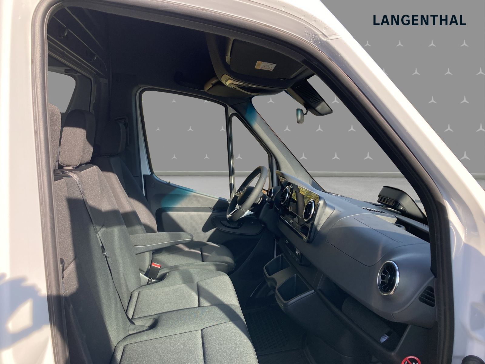 MERCEDES-BENZ eSprinter 320 81kWh Standard Hoch Pro-image-11