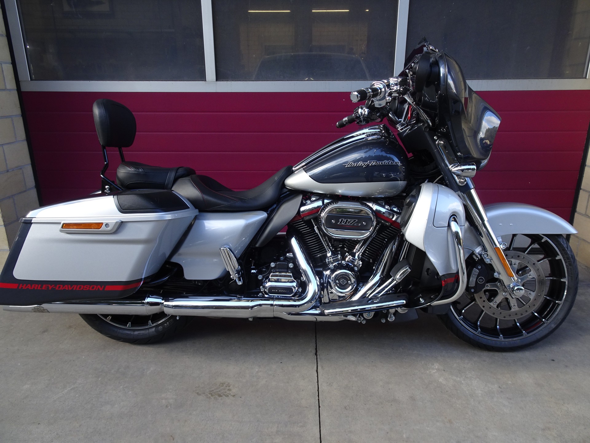 HARLEY-DAVIDSON FLHXSE Street Glide ABS CVO 117-image-0