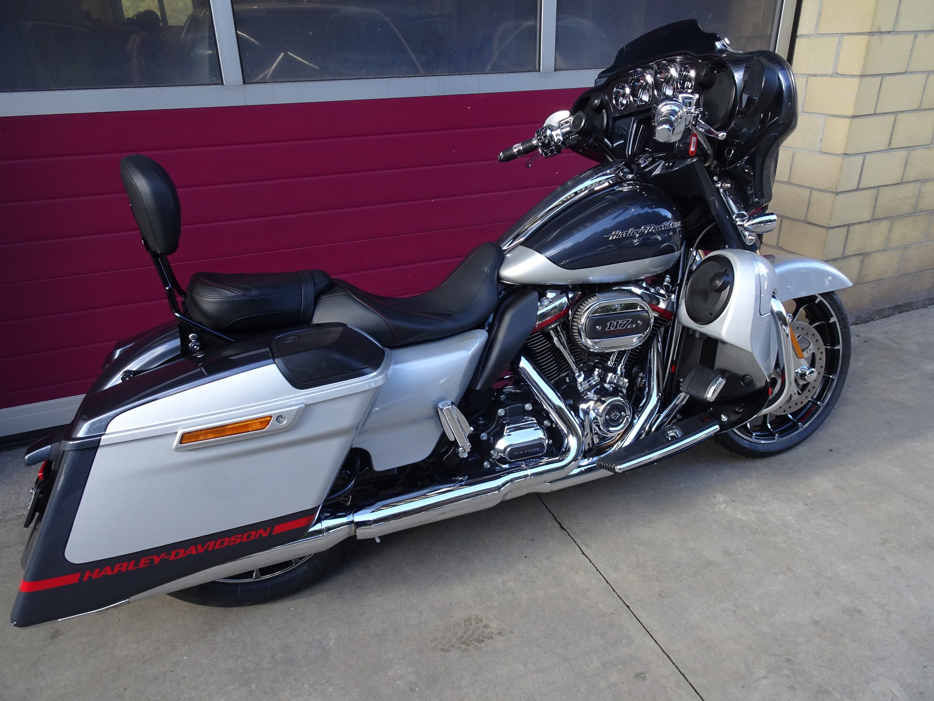 HARLEY-DAVIDSON FLHXSE Street Glide ABS CVO 117-image-3