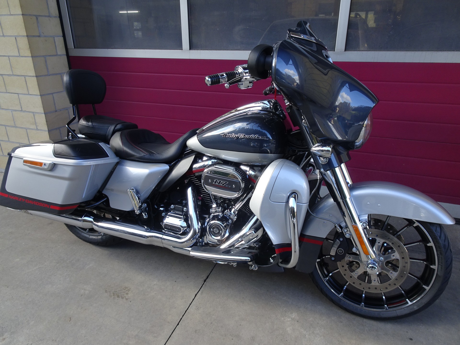 HARLEY-DAVIDSON FLHXSE Street Glide ABS CVO 117-image-2