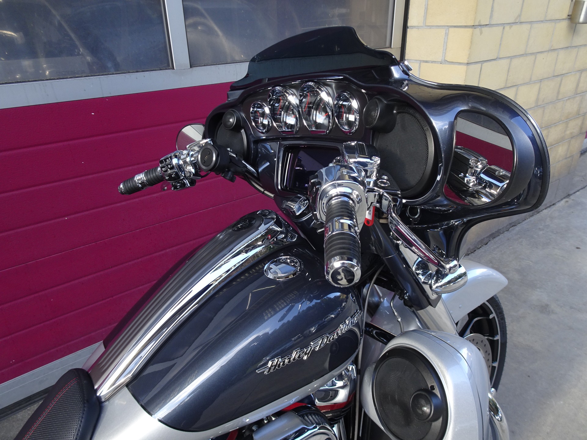 HARLEY-DAVIDSON FLHXSE Street Glide ABS CVO 117-image-4