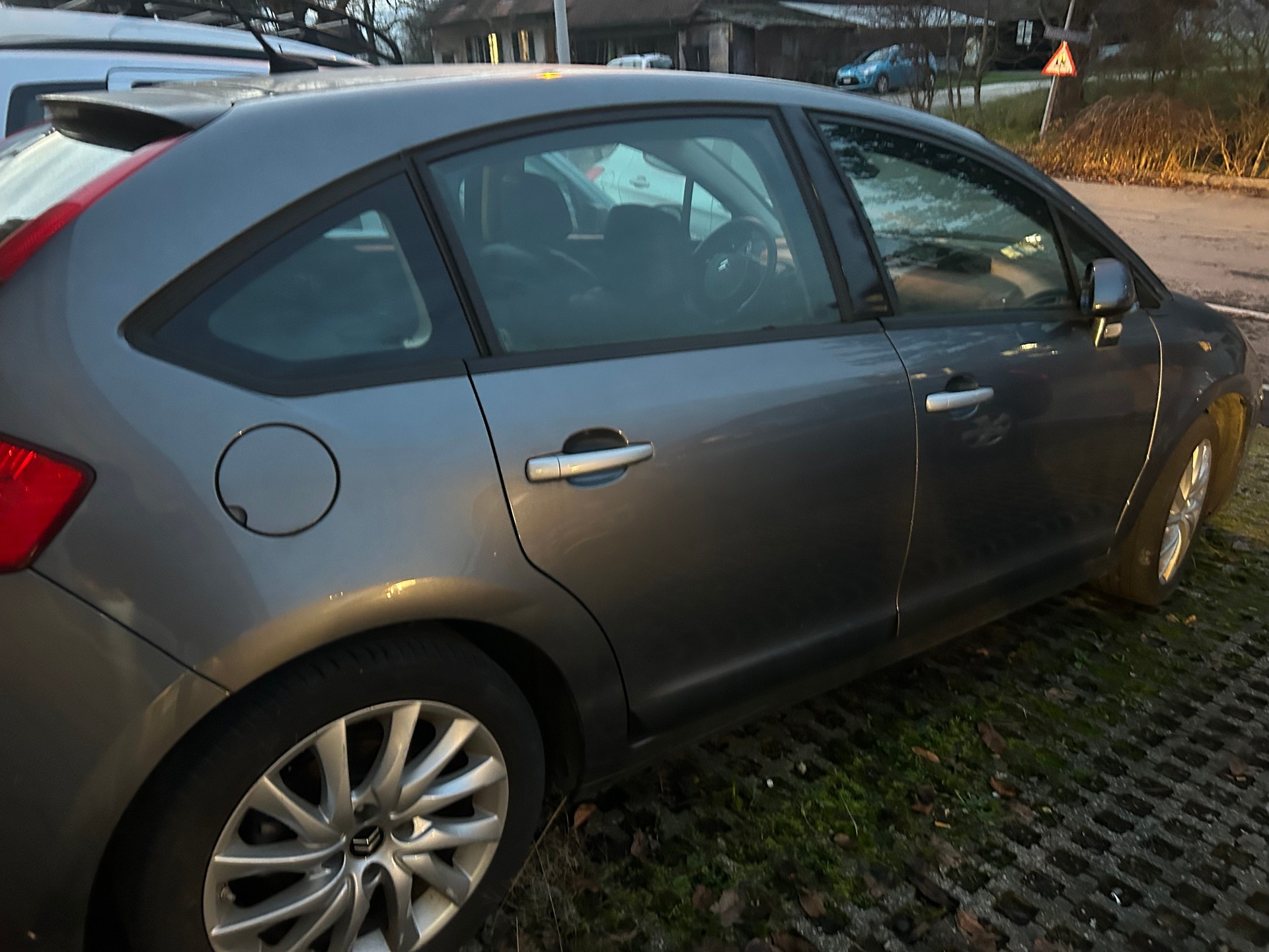 CITROEN C4 Berline 1.6i 16V Turbo Exclusive Automatic-image-4