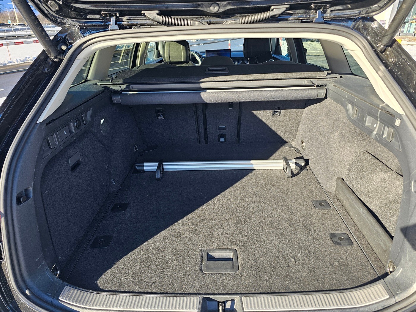 SKODA Superb Combi 2.0 TSI L&K 4x4 DSG-image-4