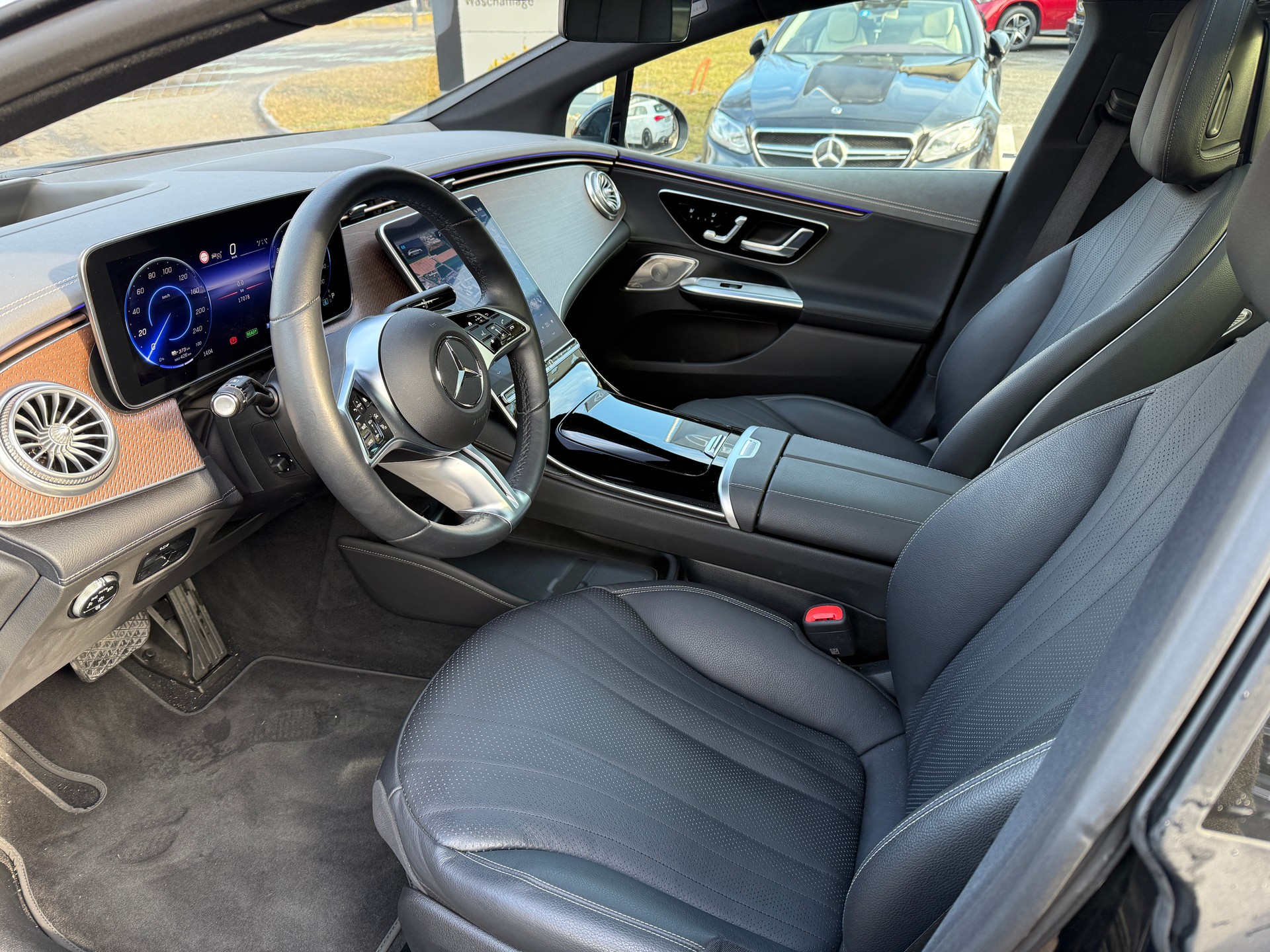 MERCEDES-BENZ EQE 350+-showroom-element-3