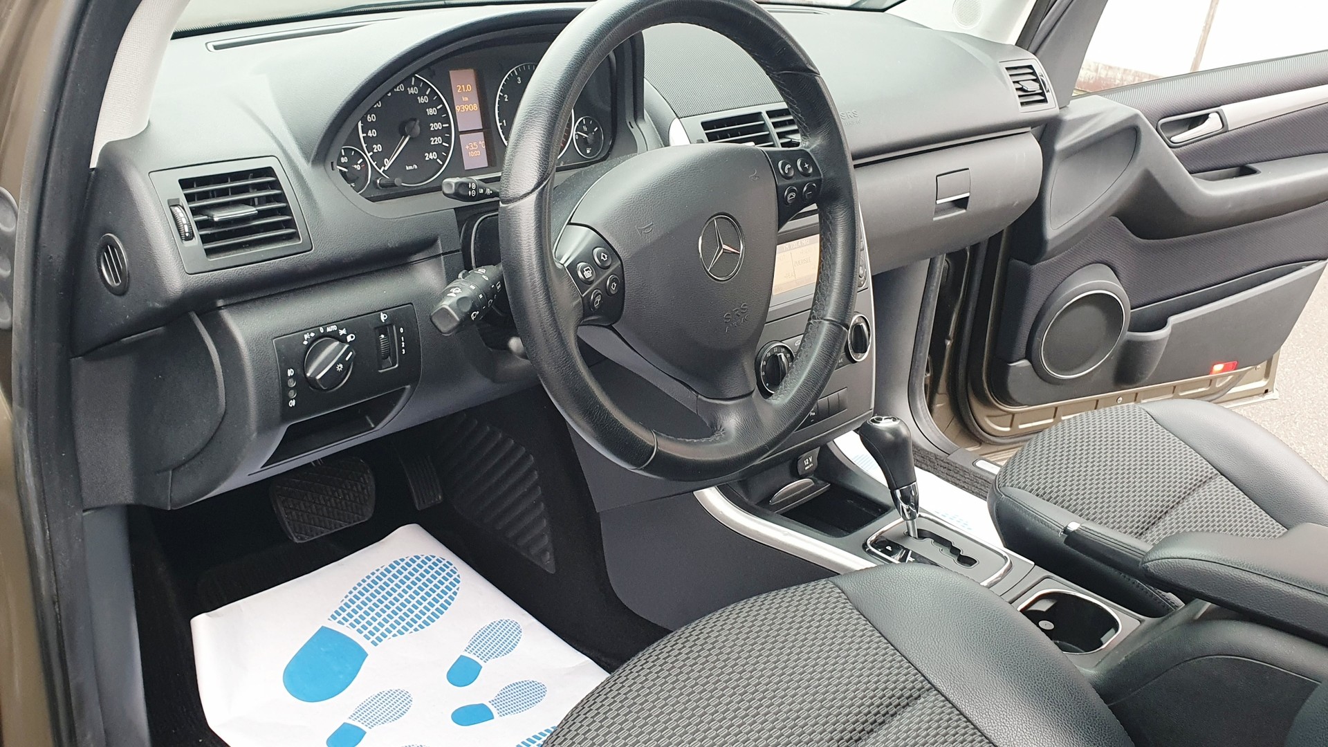 MERCEDES-BENZ A 170 Avantgarde Edition A-image-12