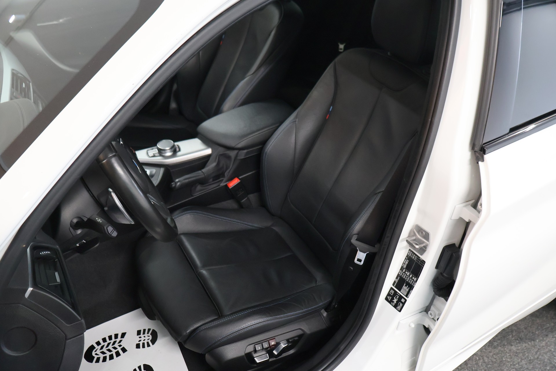 BMW M140i xDrive Steptronic Special Edition-image-10