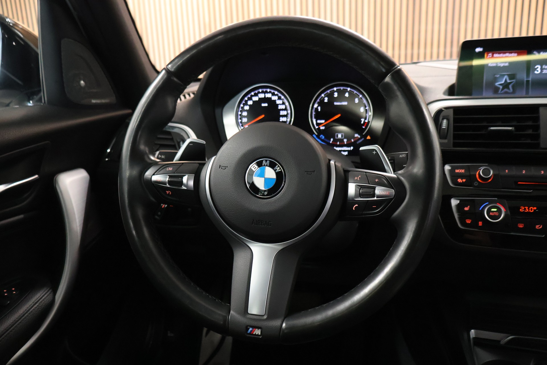 BMW M140i xDrive Steptronic Special Edition-image-16