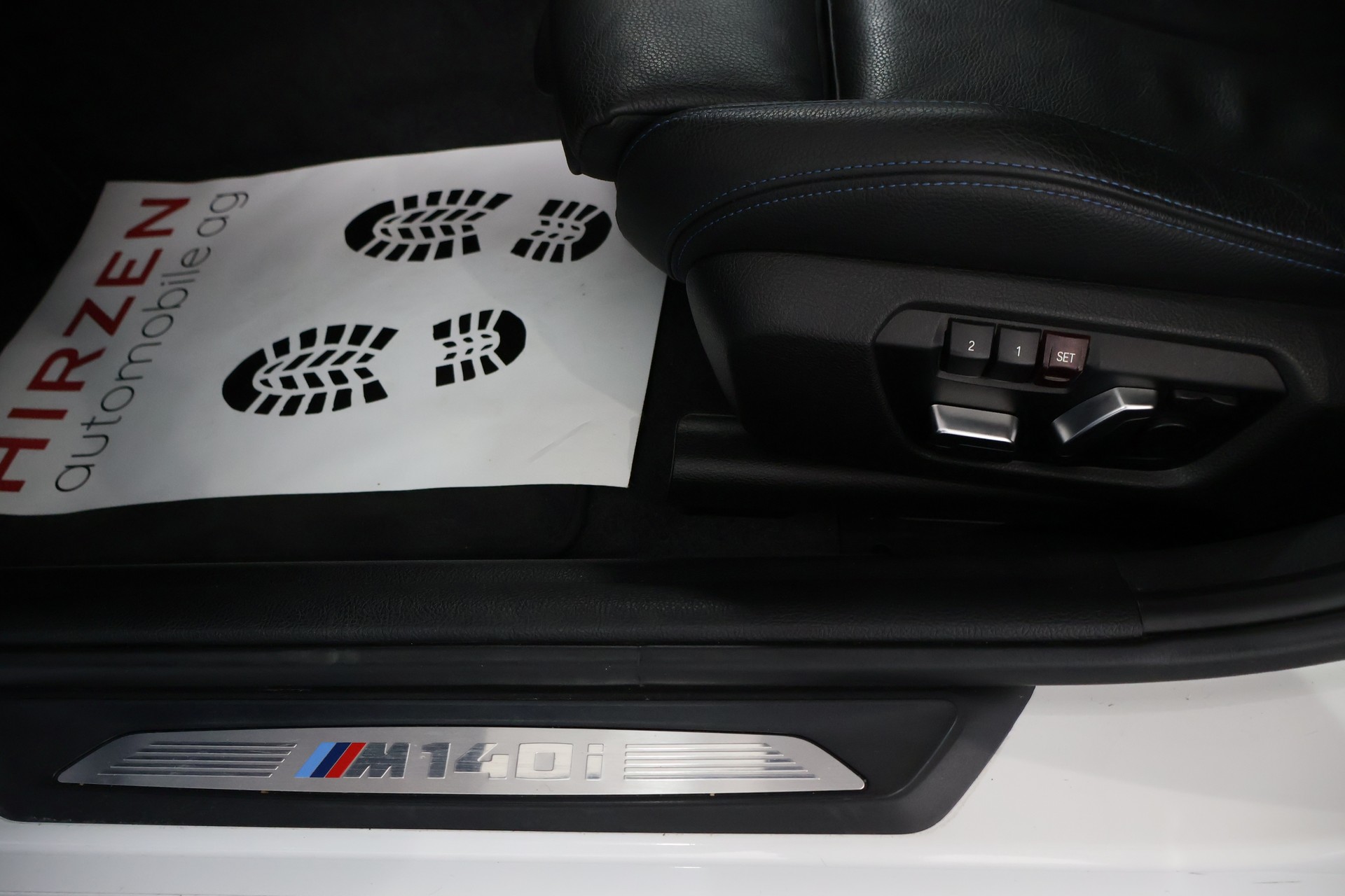 BMW M140i xDrive Steptronic Special Edition-image-19