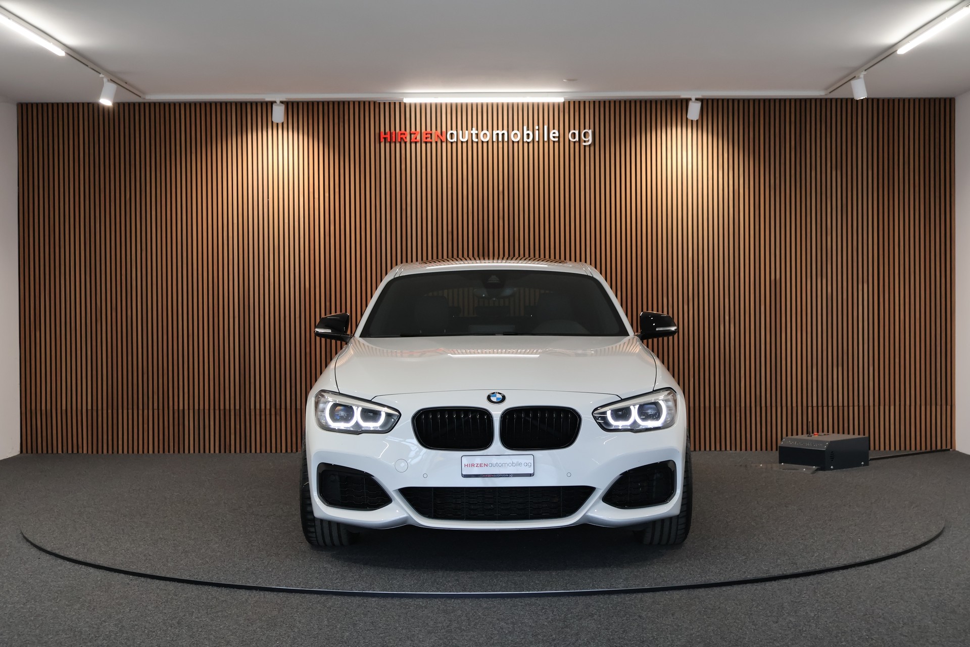 BMW M140i xDrive Steptronic Special Edition-image-7