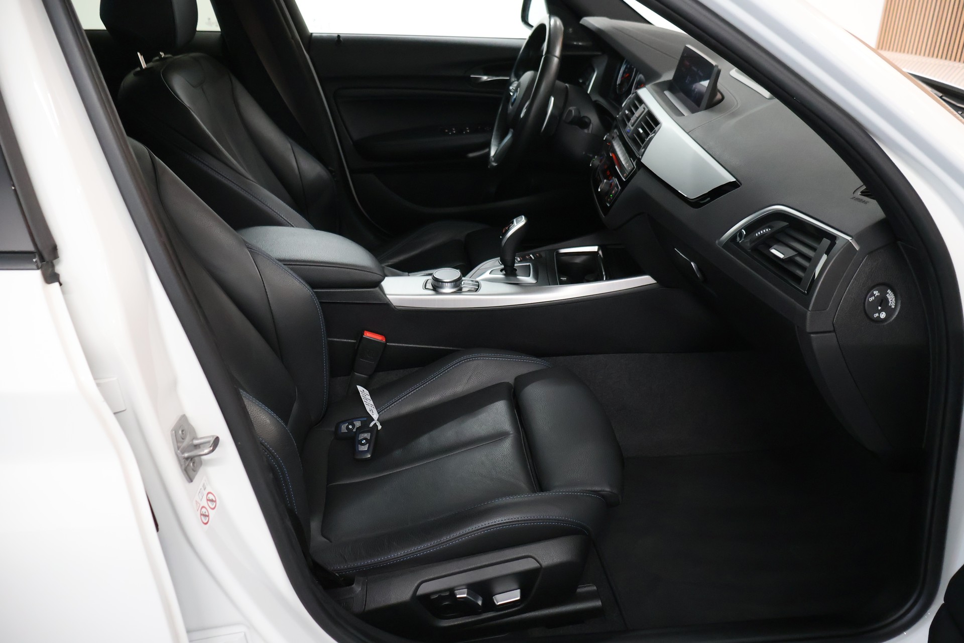 BMW M140i xDrive Steptronic Special Edition-image-13