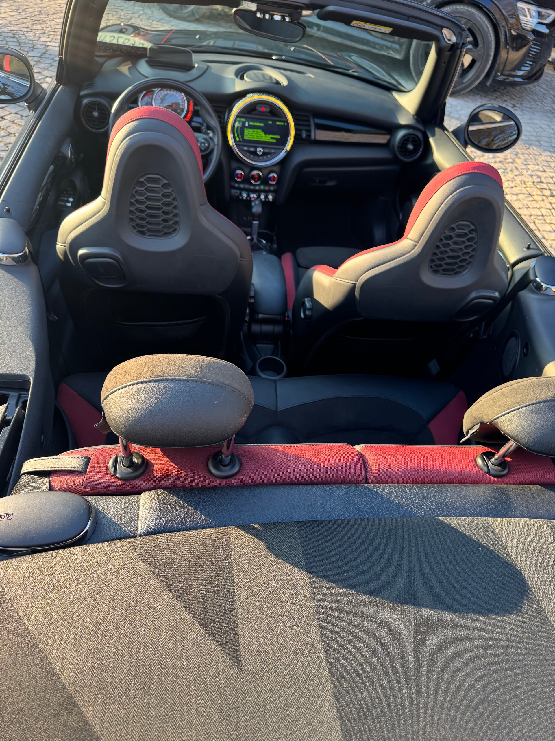 MINI Cooper John Cooper Works Cabriolet Steptronic-image-9