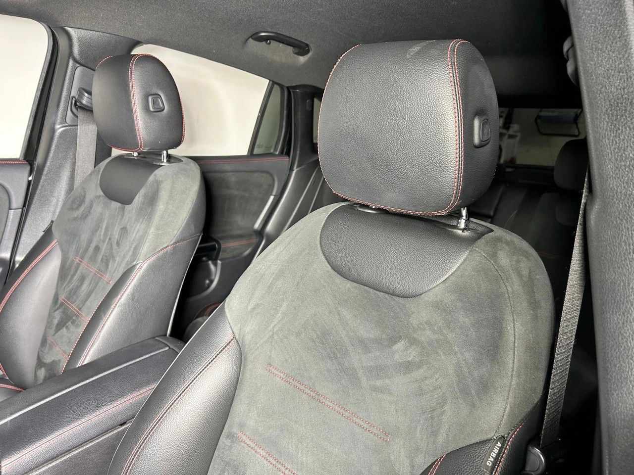 MERCEDES-BENZ GLA 200 AMG Line-image-11