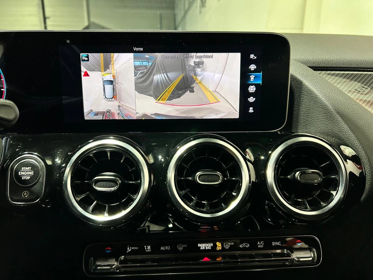 MERCEDES-BENZ GLA 200 AMG Line-image-18