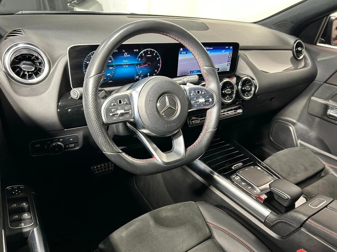 MERCEDES-BENZ GLA 200 AMG Line-image-7