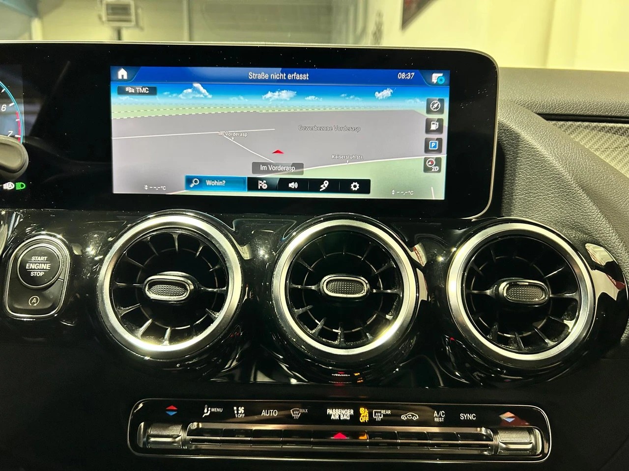 MERCEDES-BENZ GLA 200 AMG Line-image-15