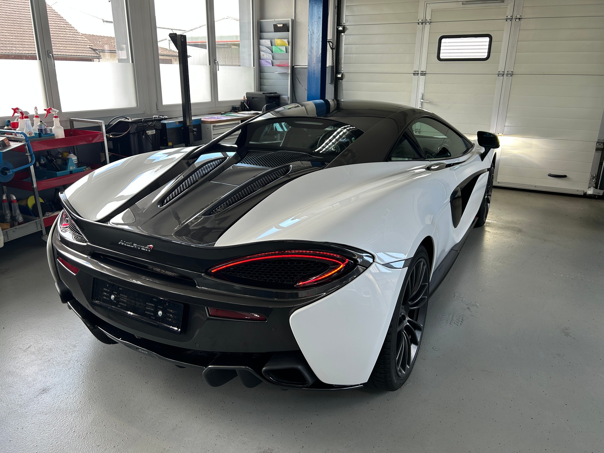 McLAREN 570S Coupé 3.8 V8 SSG-image-3