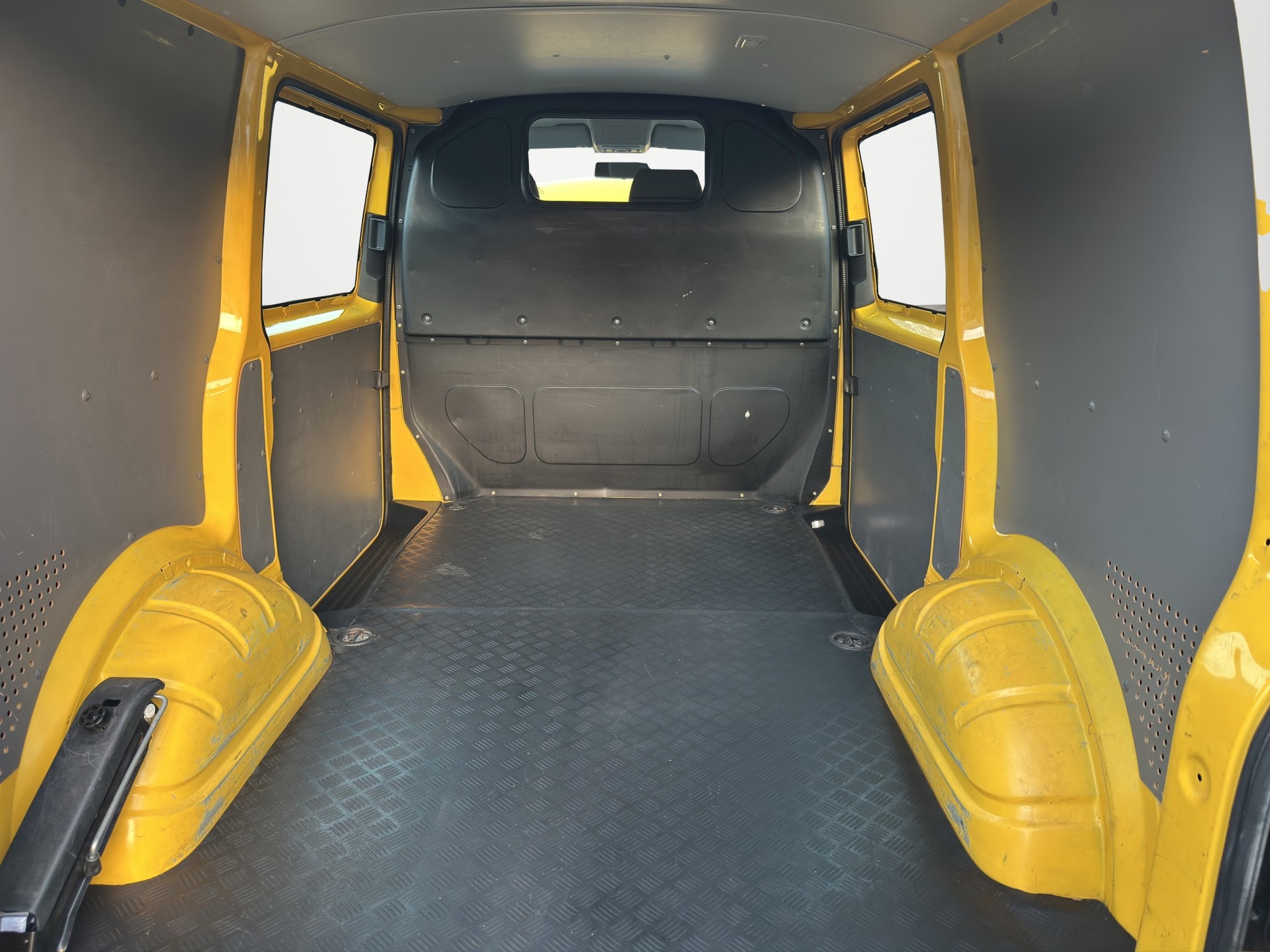 VW T6.1 2.0 TDI 4Motion DSG-image-15