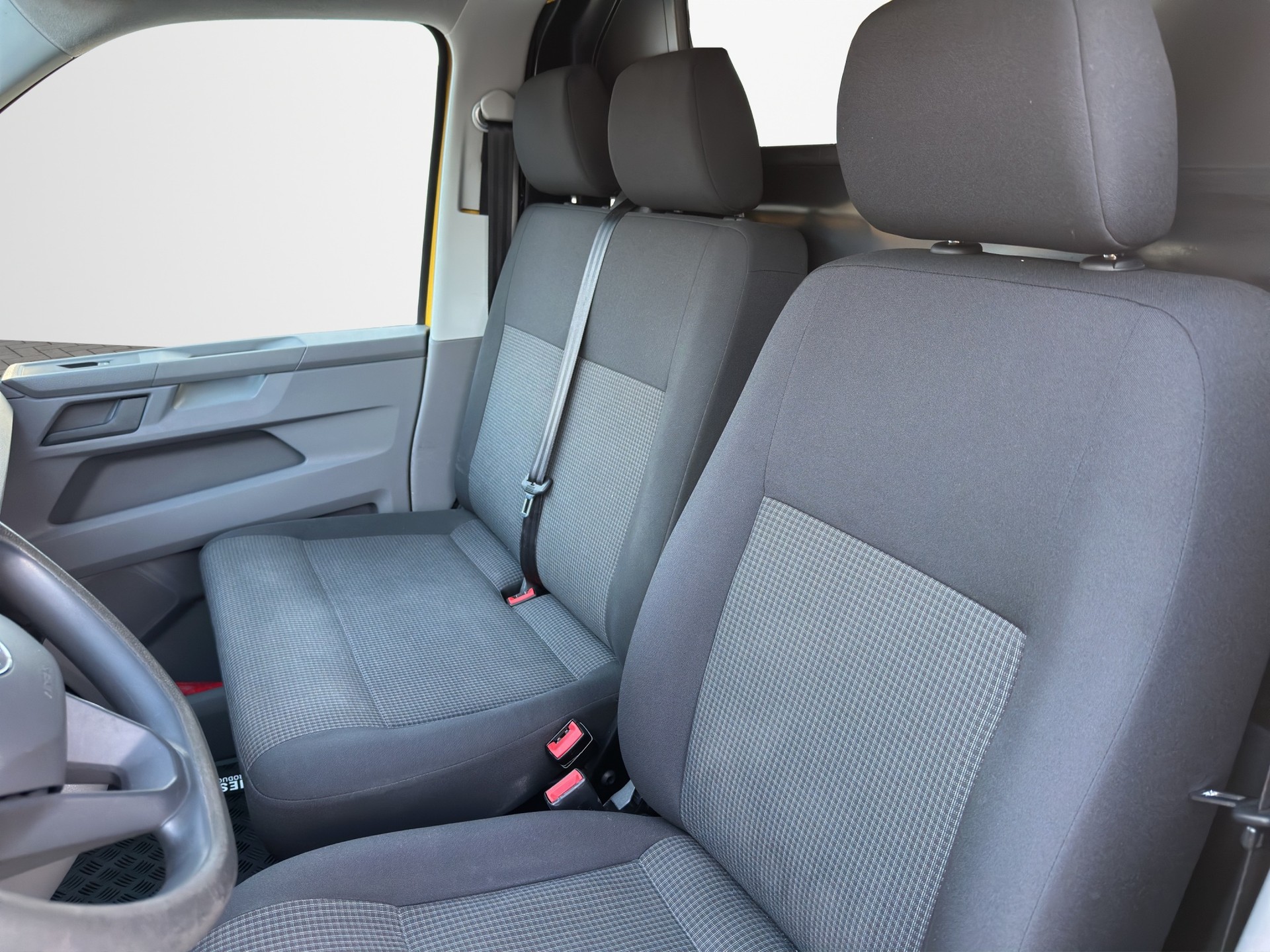 VW T6.1 2.0 TDI 4Motion DSG-image-8
