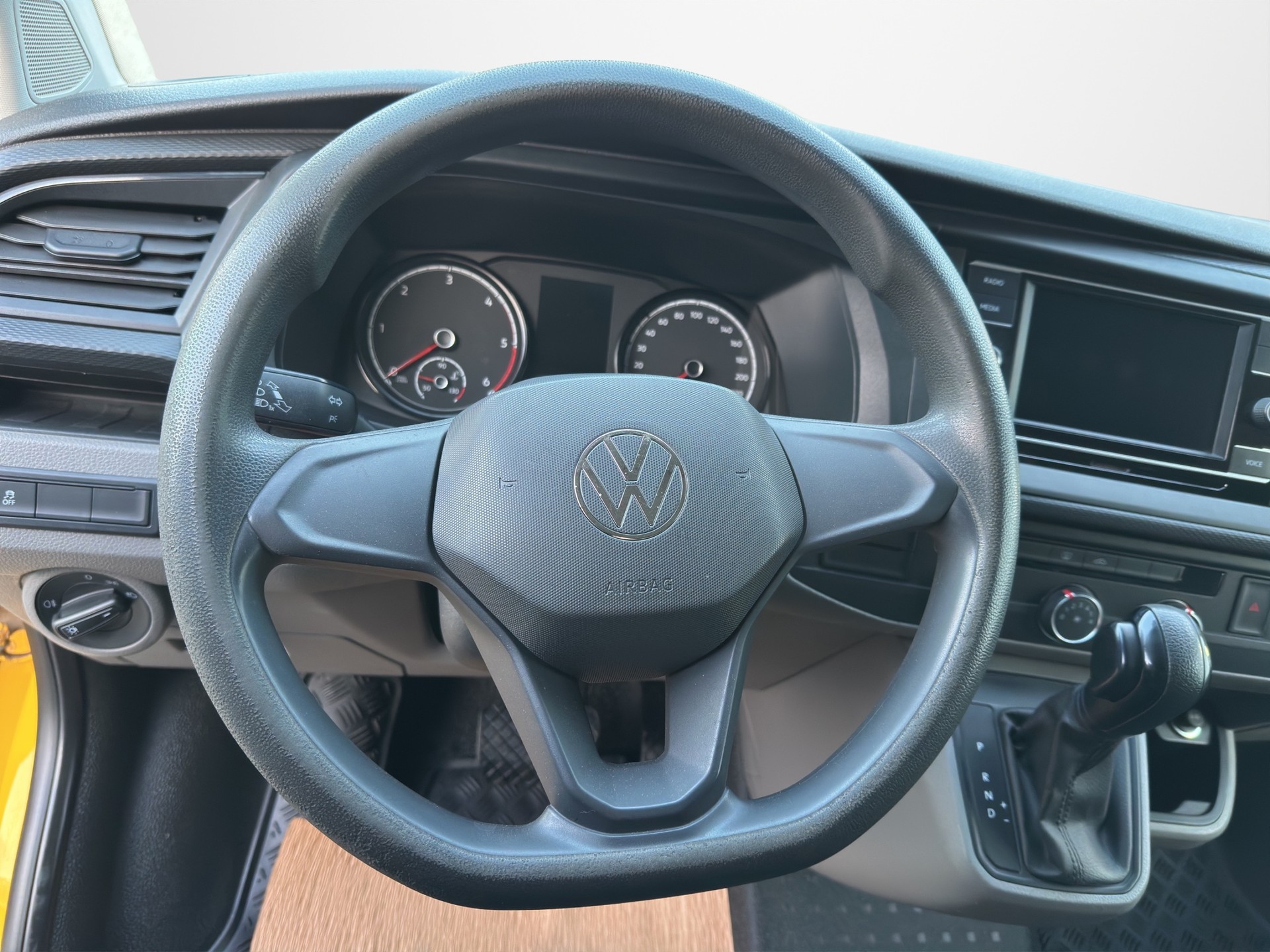 VW T6.1 2.0 TDI 4Motion DSG-image-9
