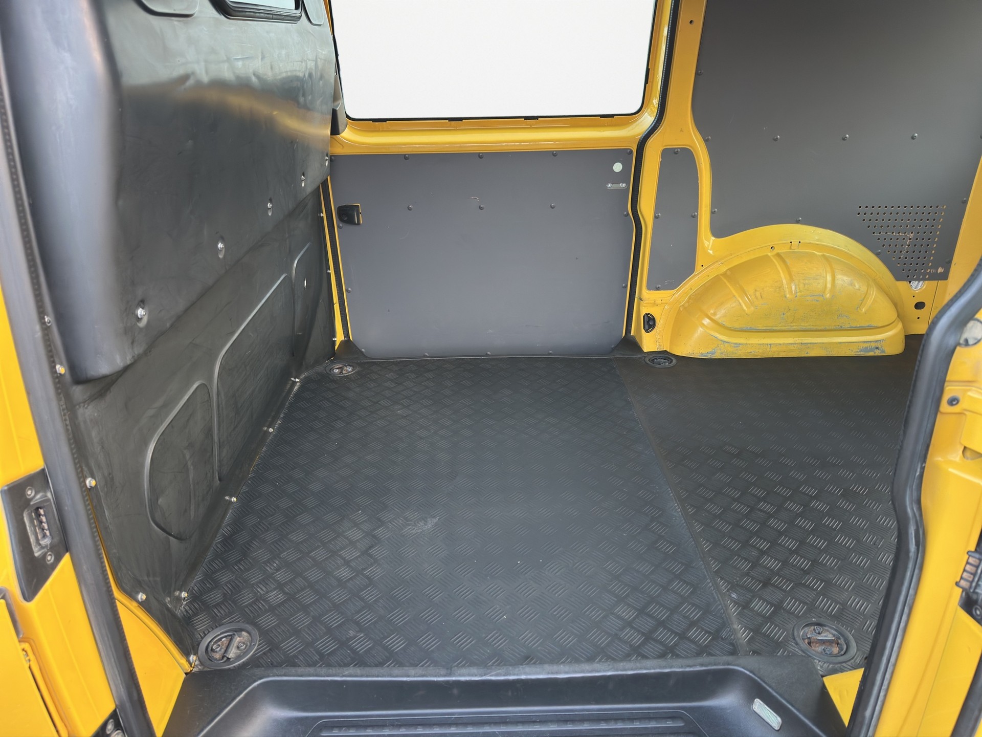 VW T6.1 2.0 TDI 4Motion DSG-image-10