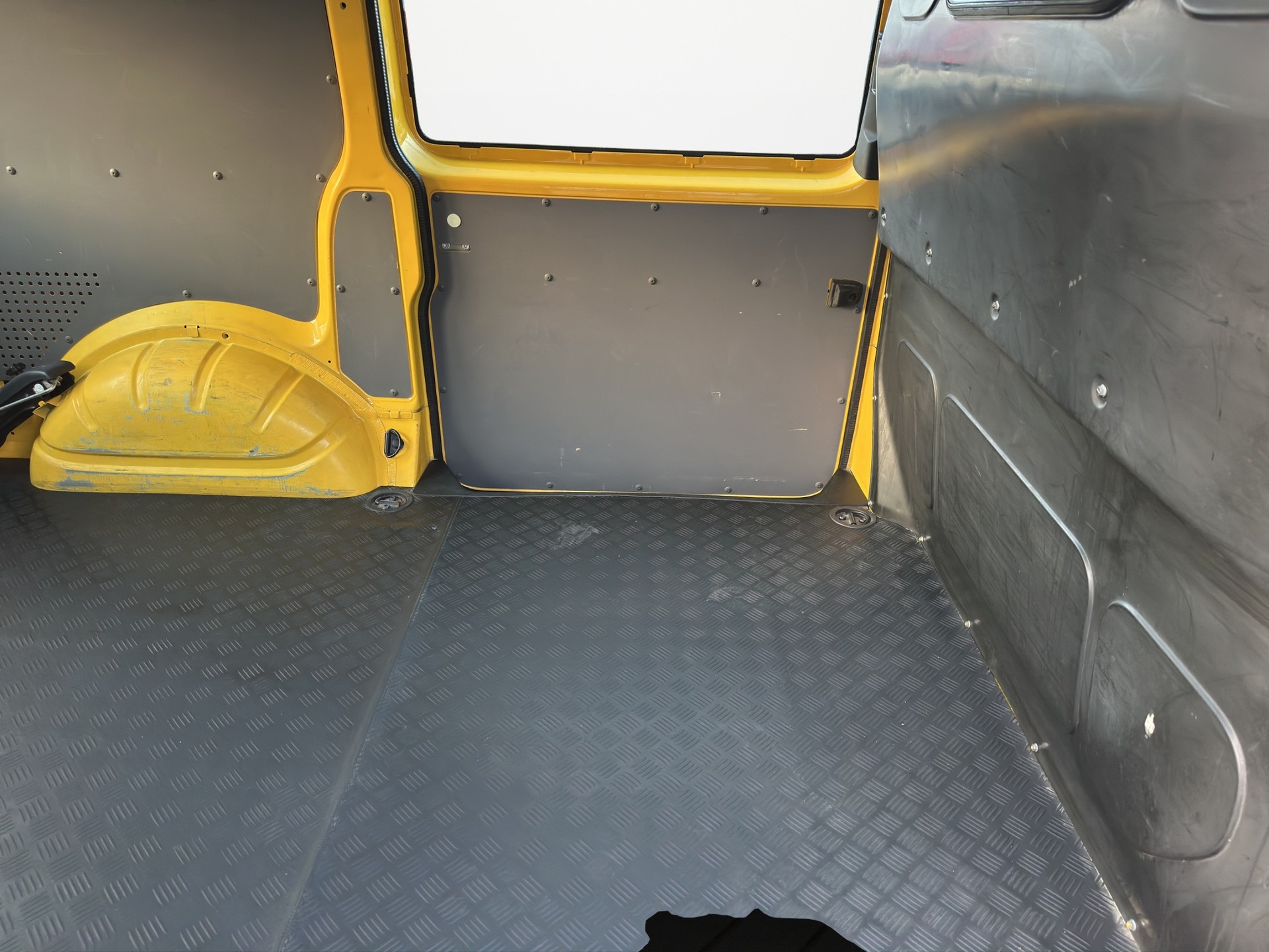 VW T6.1 2.0 TDI 4Motion DSG-image-14