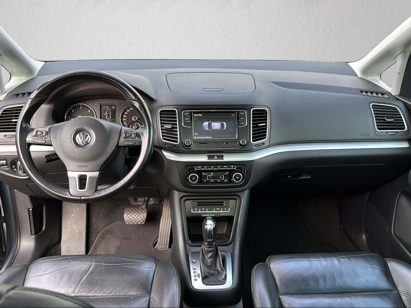 VW Sharan 2.0 TDI BlueMotion Technology Highline DSG-image-4