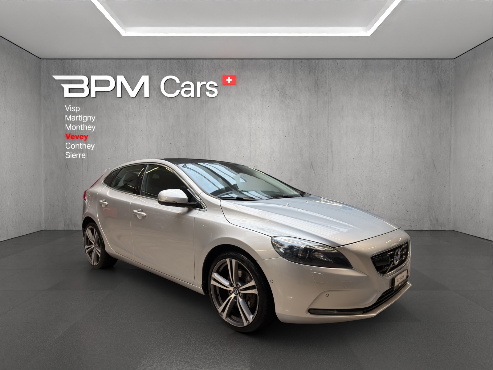 VOLVO V40 2.0 T5 Summum S/S-showroom-element-2