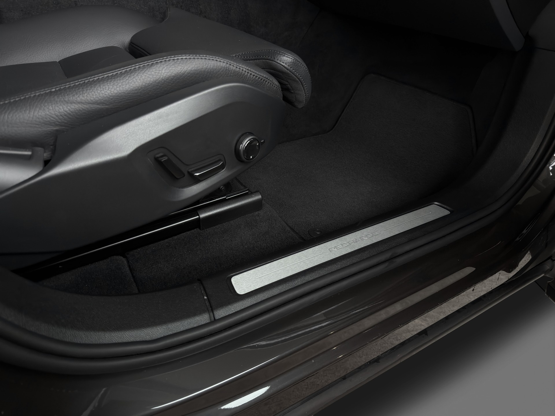 VOLVO XC60 T8 eAWD PluginHybrid Ultimate Dark Geartronic-image-15