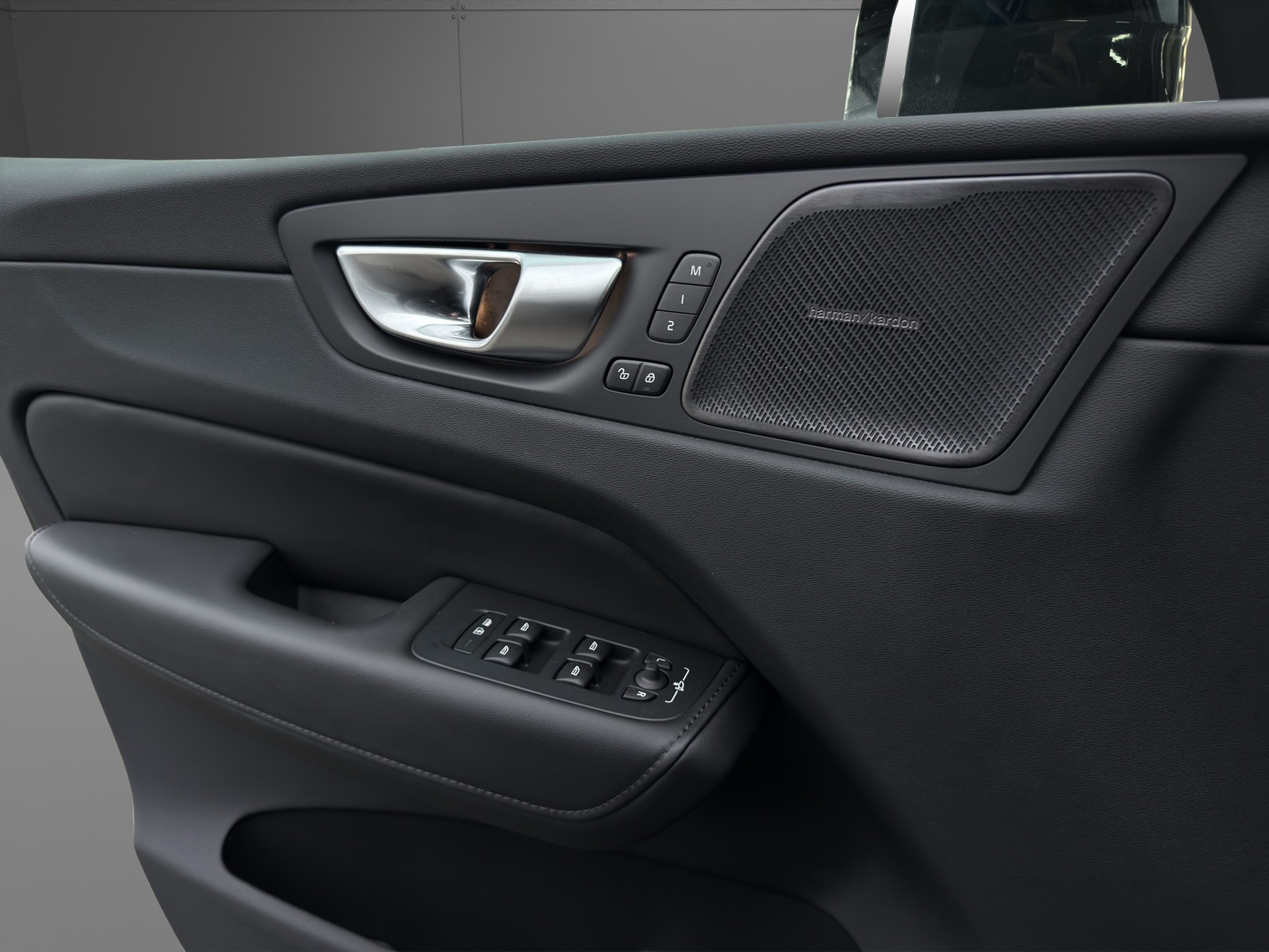 VOLVO XC60 T8 eAWD PluginHybrid Ultimate Dark Geartronic-image-14