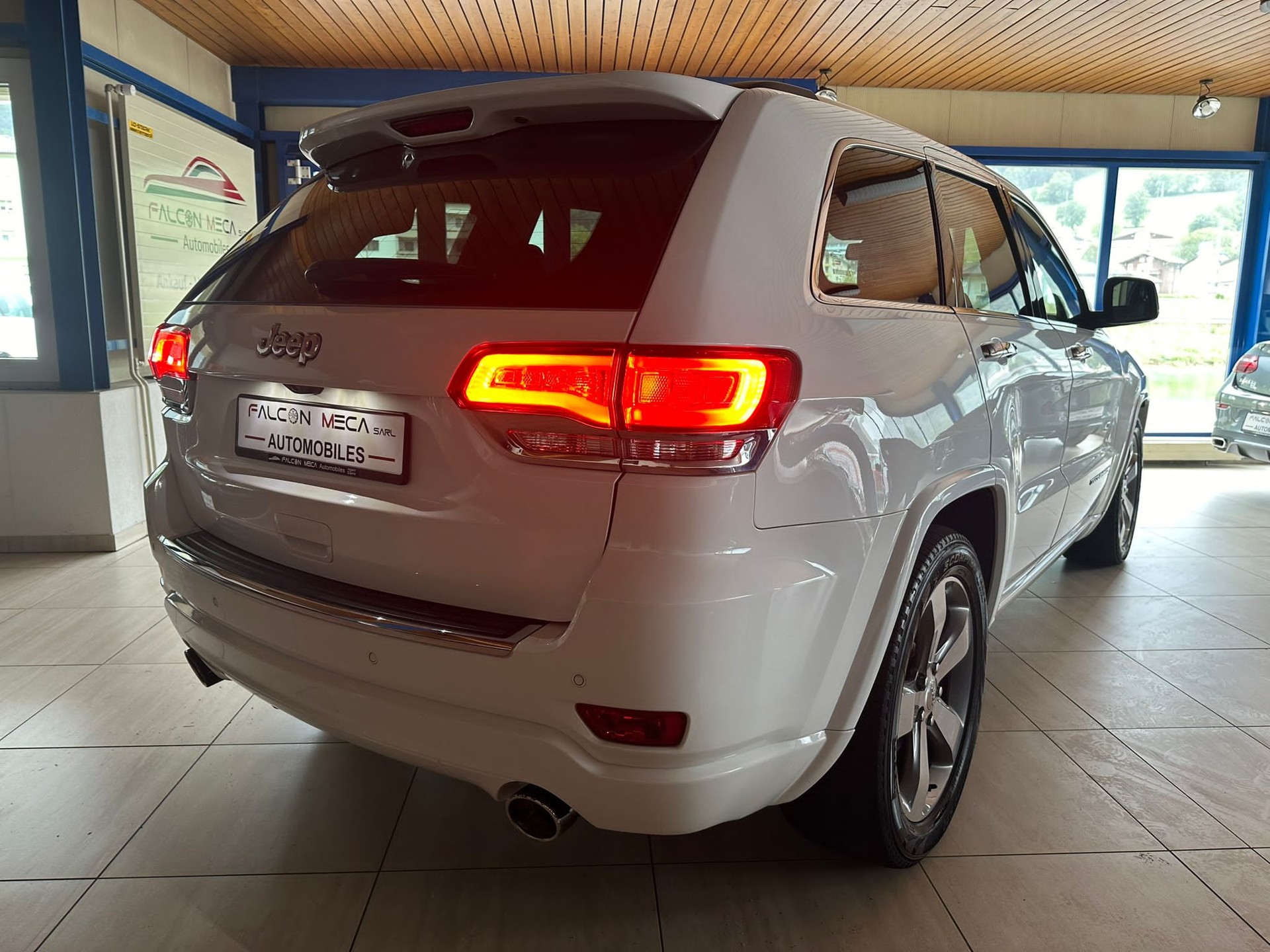 JEEP Grand Cherokee 3.0 CRD Overland Automatic-image-10