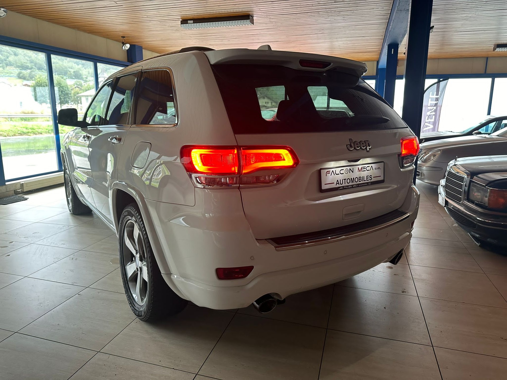 JEEP Grand Cherokee 3.0 CRD Overland Automatic-image-12
