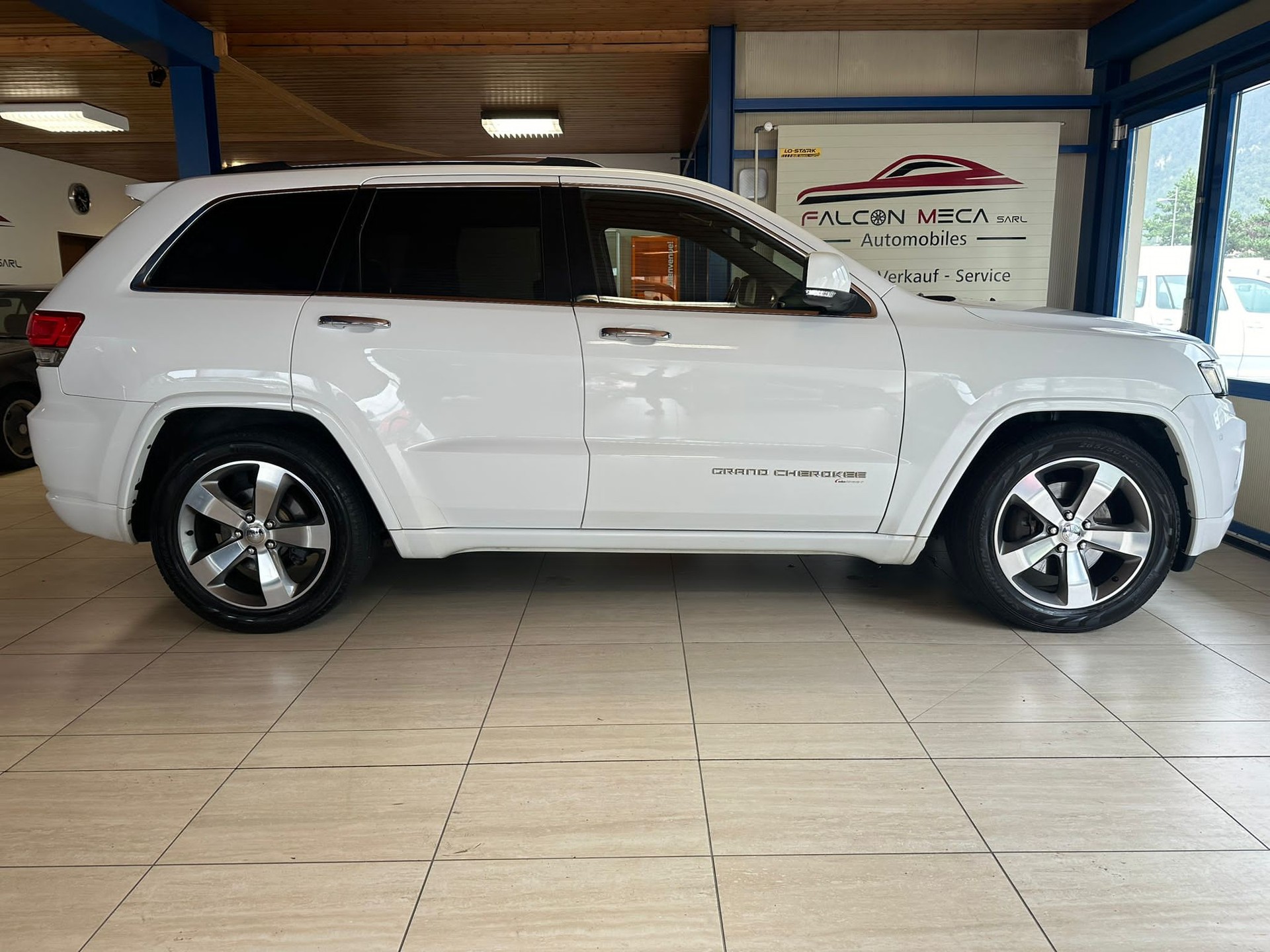JEEP Grand Cherokee 3.0 CRD Overland Automatic-image-6