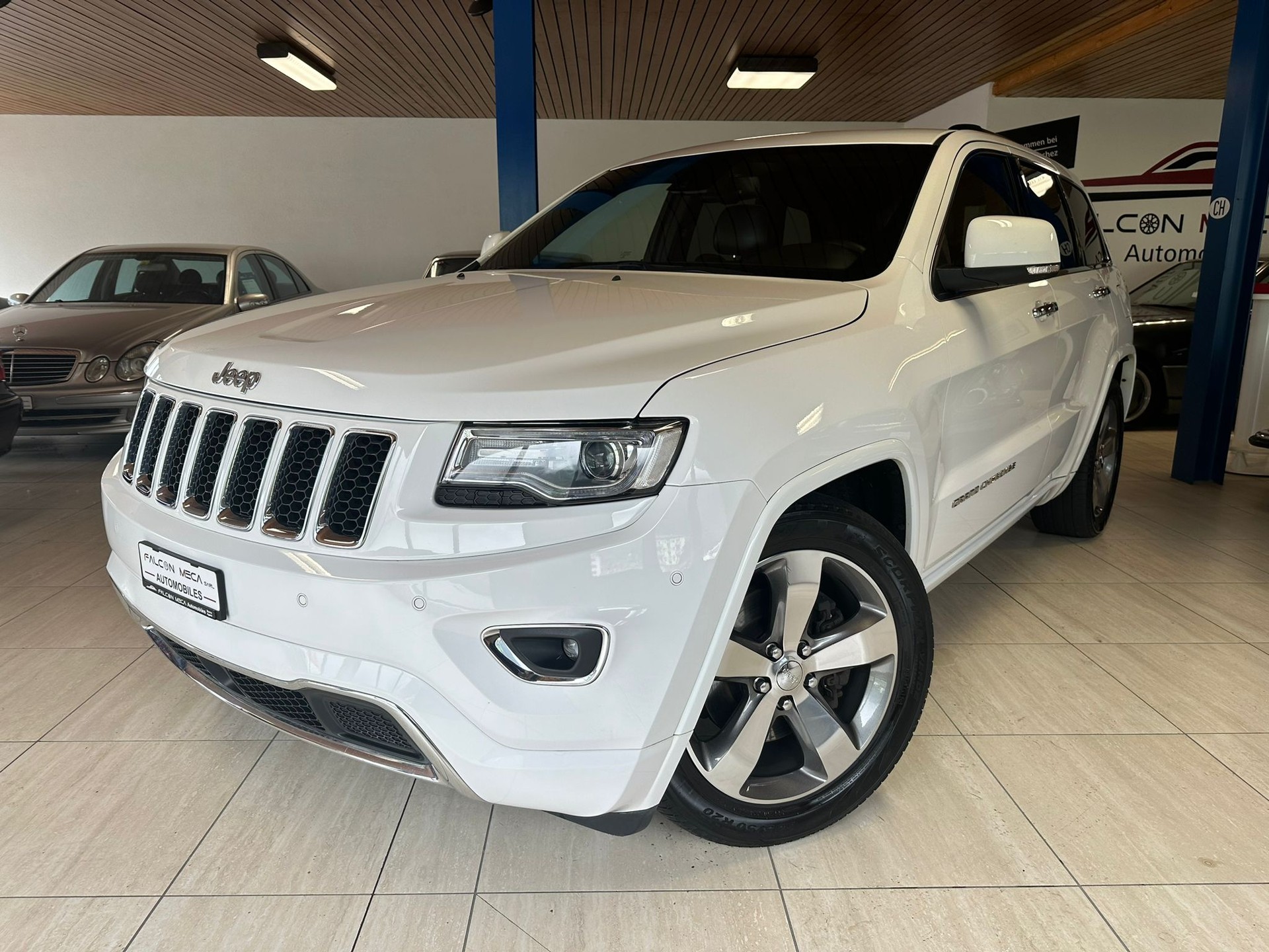 JEEP Grand Cherokee 3.0 CRD Overland Automatic-showroom-element-2