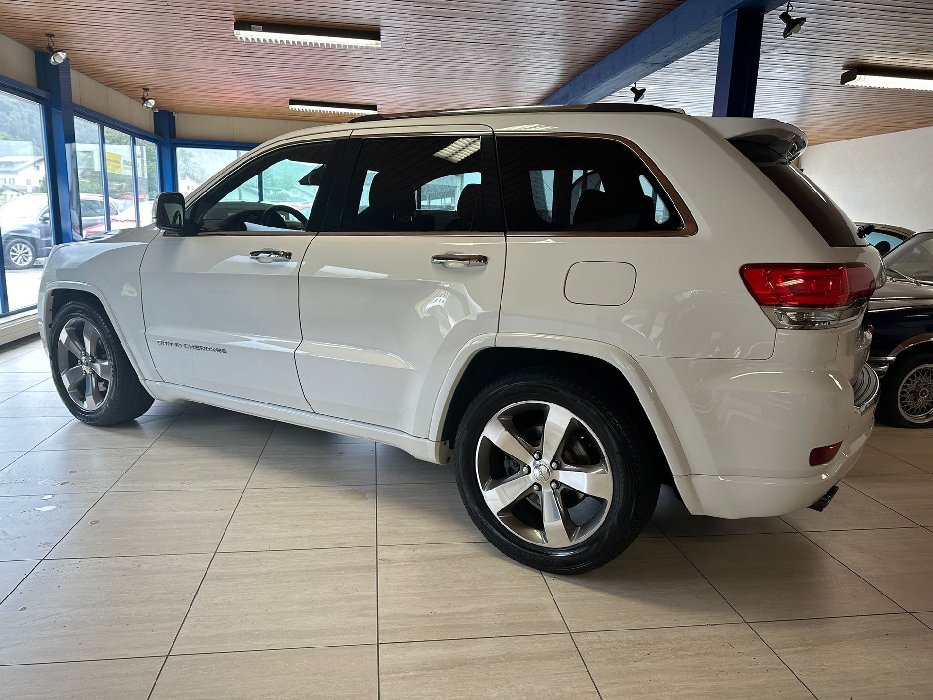 JEEP Grand Cherokee 3.0 CRD Overland Automatic-image-7
