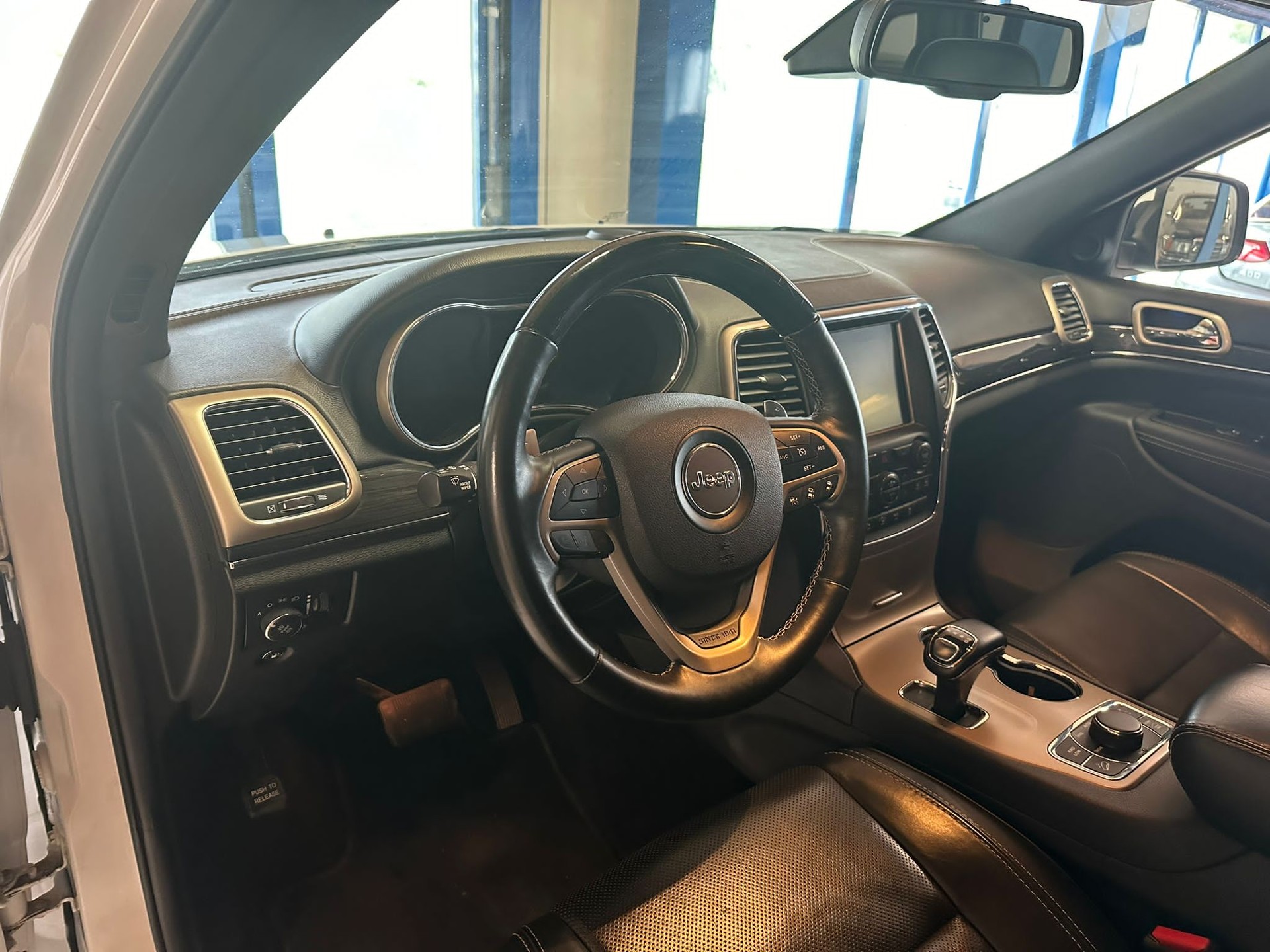 JEEP Grand Cherokee 3.0 CRD Overland Automatic-image-16