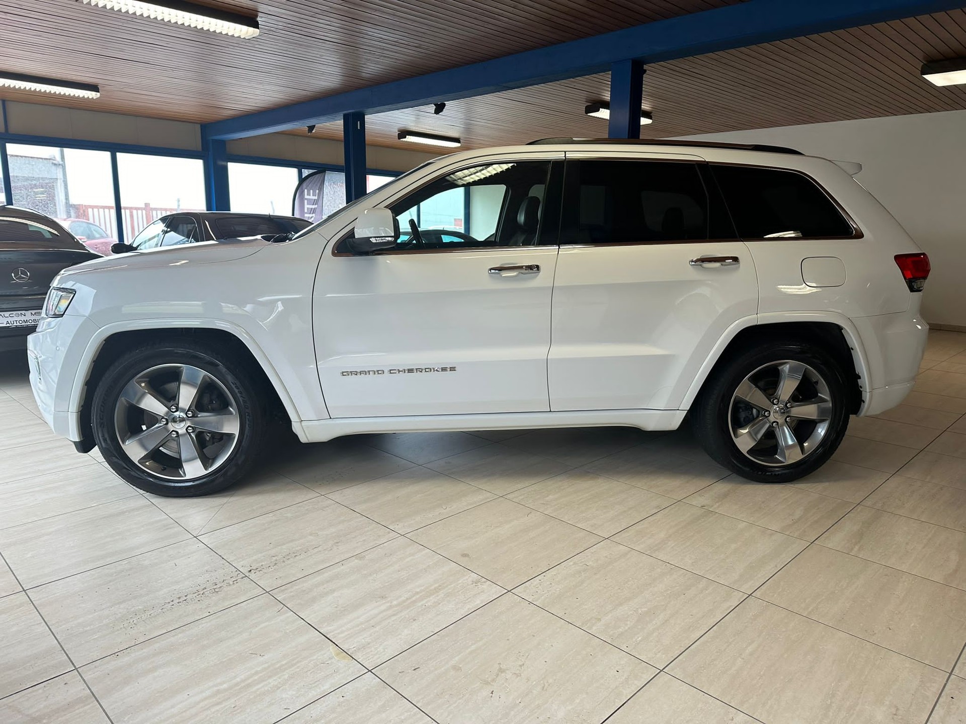 JEEP Grand Cherokee 3.0 CRD Overland Automatic-image-5